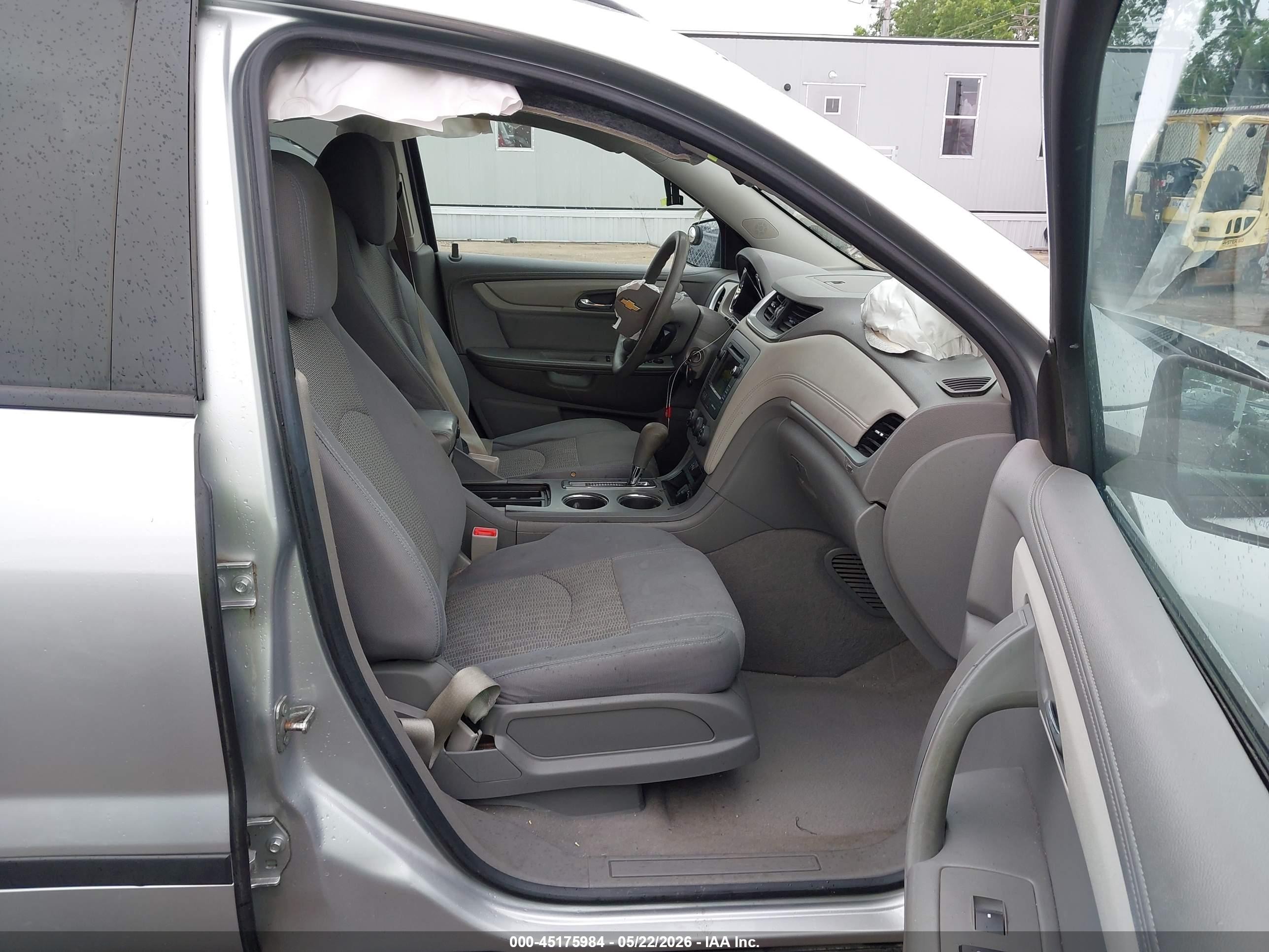 2015 Chevrolet Traverse Ls Silver vin: 1GNKRFED4FJ247206