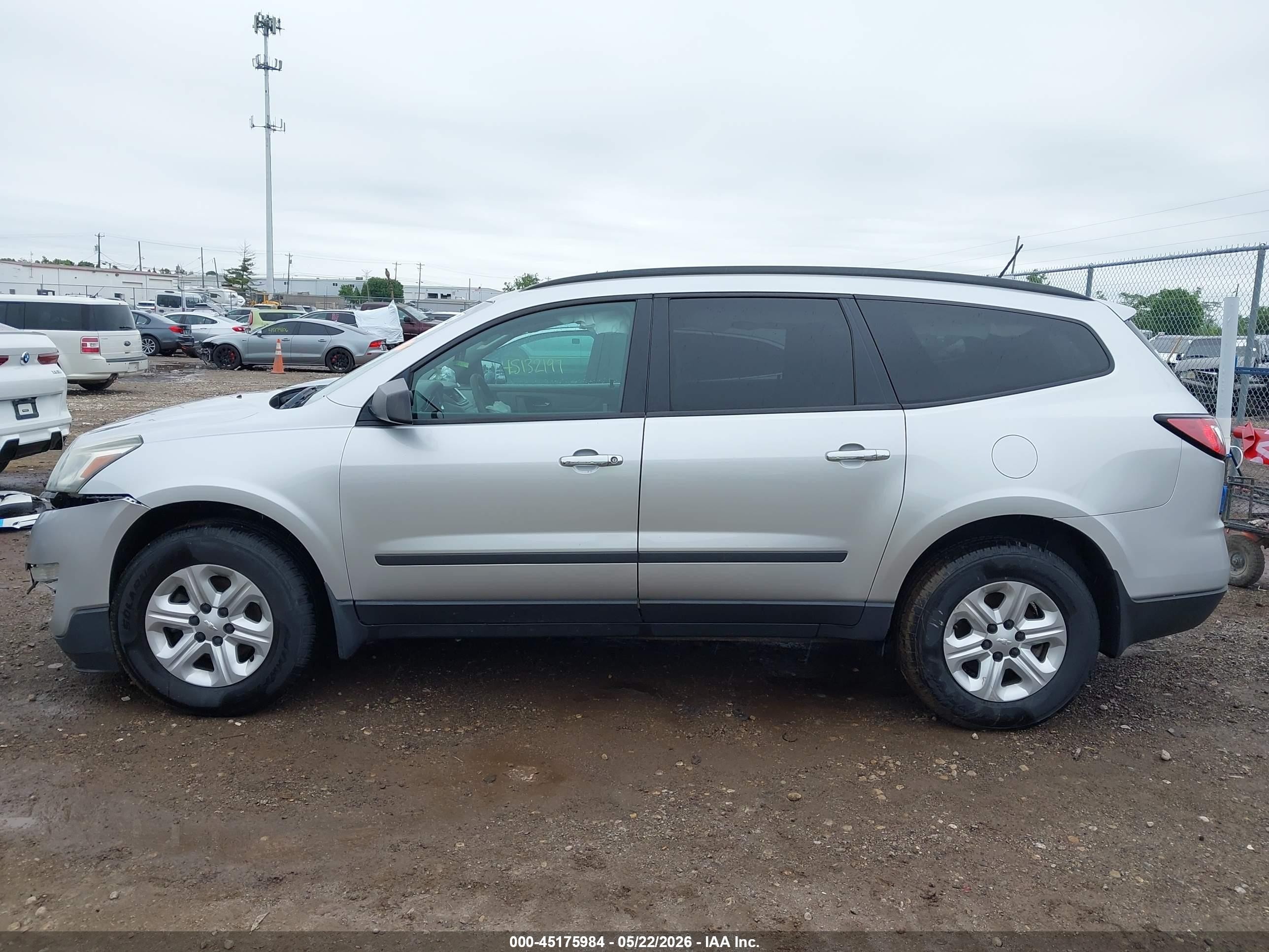 2015 Chevrolet Traverse Ls Silver vin: 1GNKRFED4FJ247206
