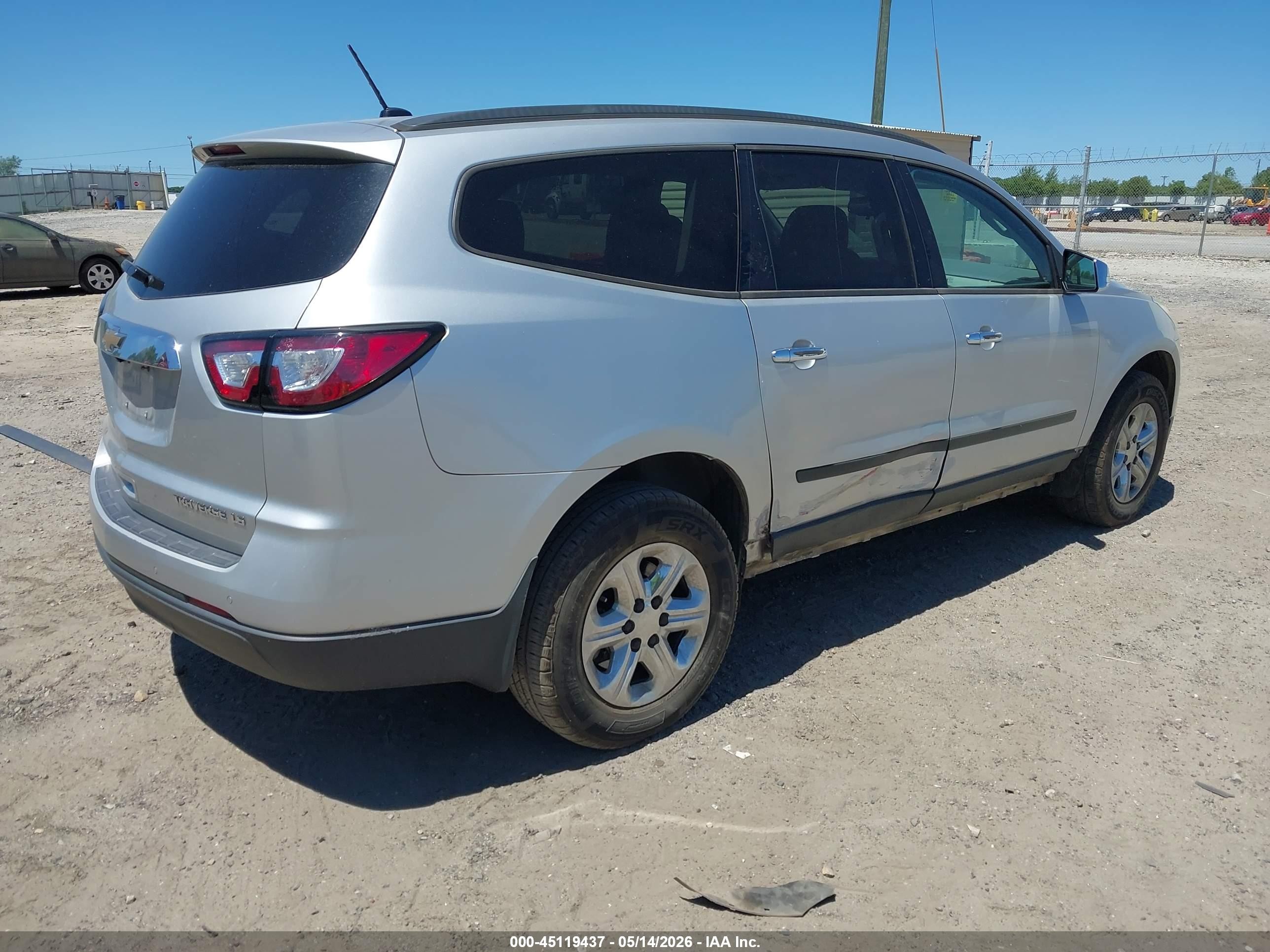2015 Chevrolet Traverse Ls Silver vin: 1GNKRFED4FJ248436