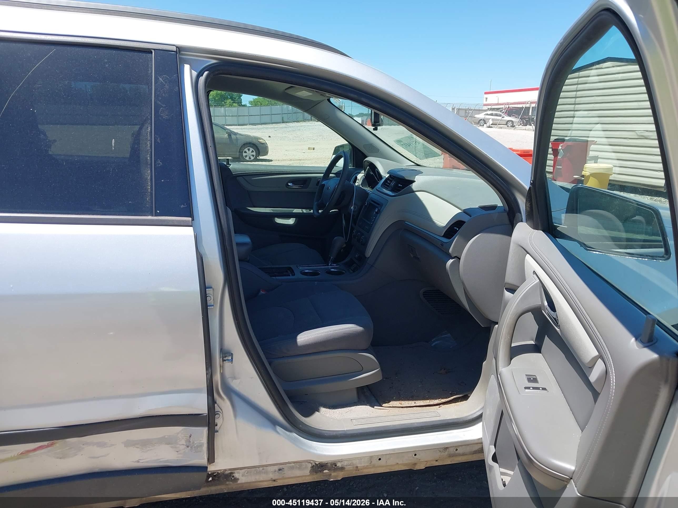 2015 Chevrolet Traverse Ls Silver vin: 1GNKRFED4FJ248436