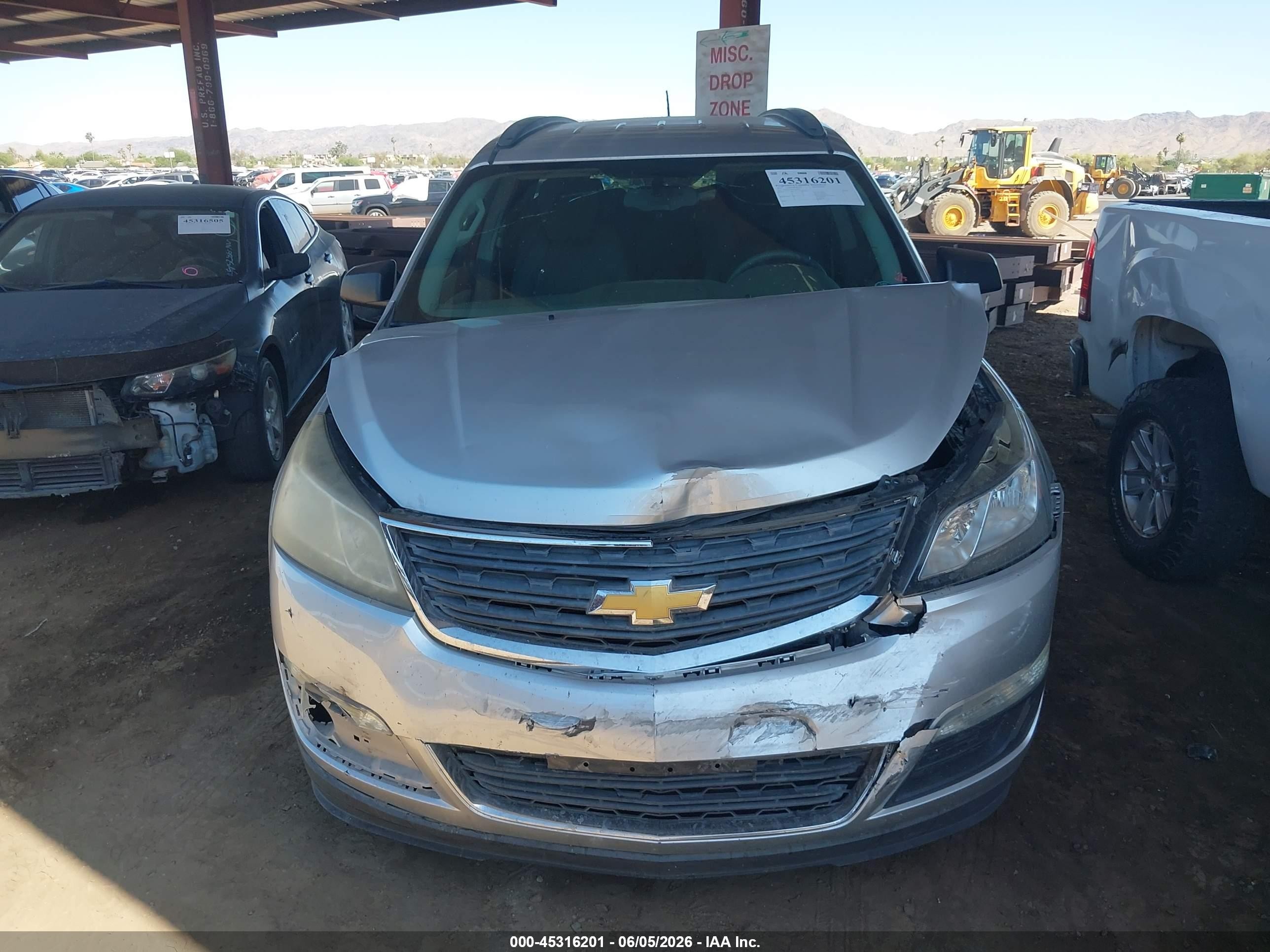 2015 Chevrolet Traverse Ls Silver vin: 1GNKRFED4FJ308747