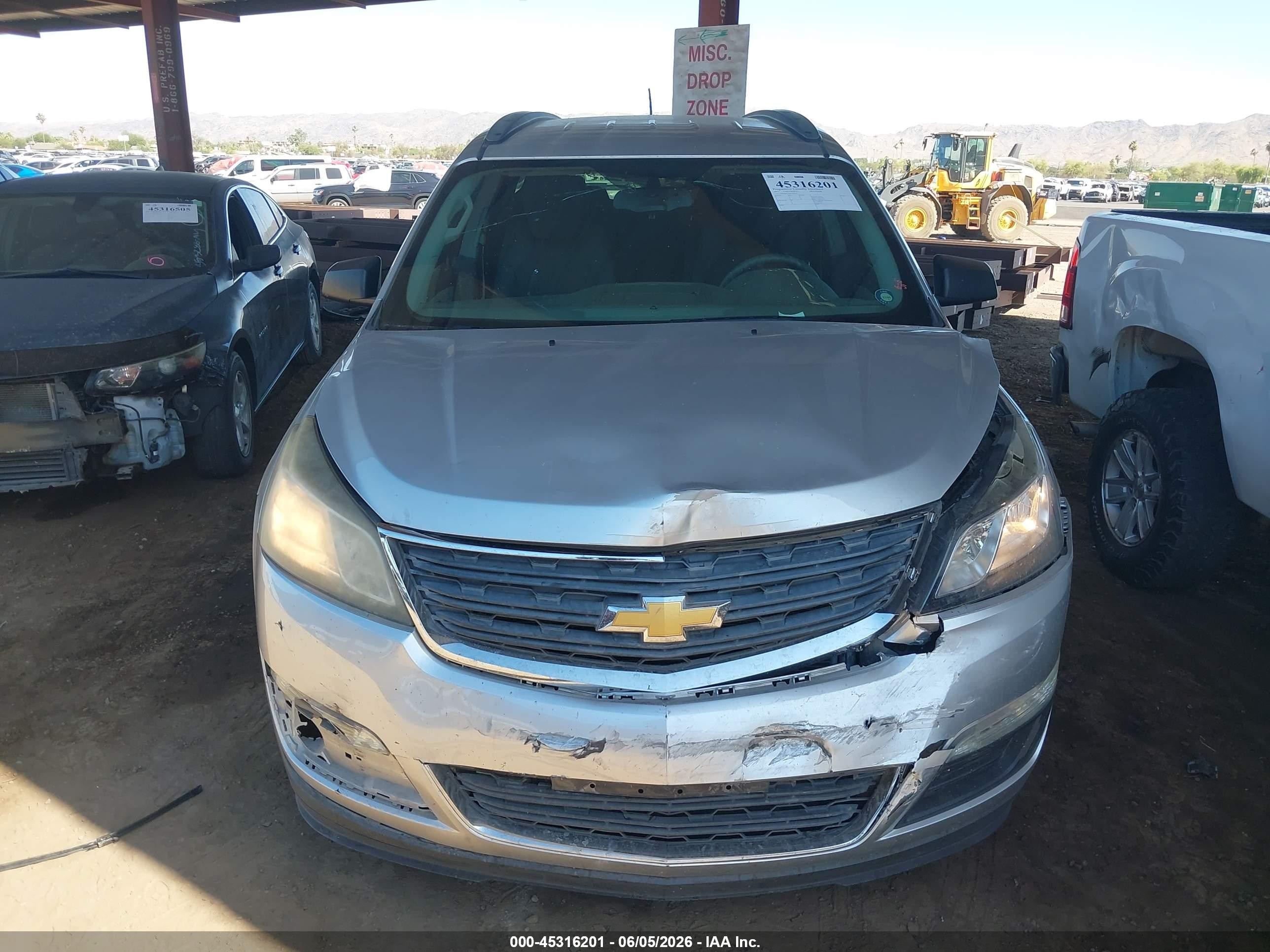 2015 Chevrolet Traverse Ls Silver vin: 1GNKRFED4FJ308747