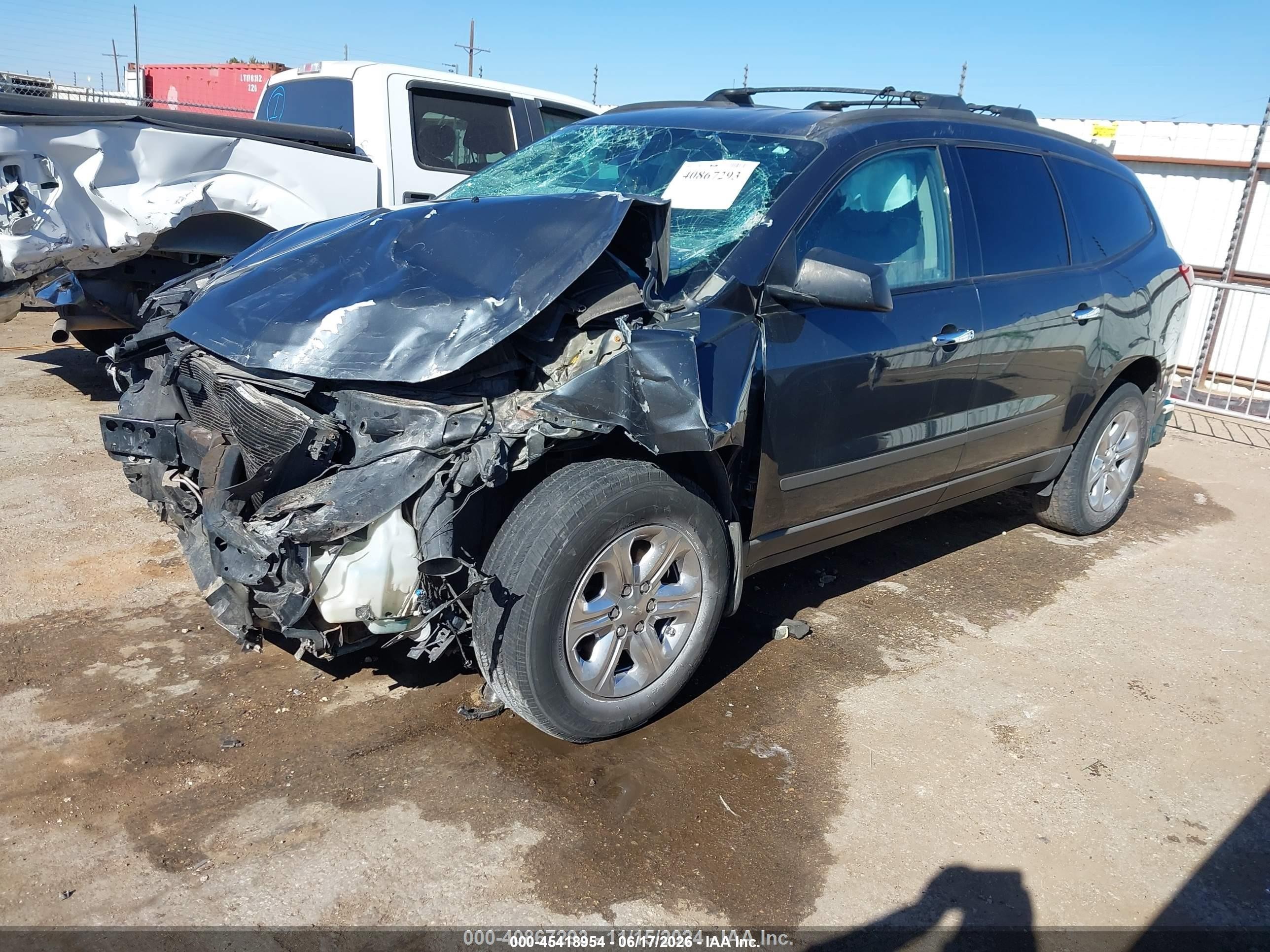 2011 Chevrolet Traverse Ls Gray vin: 1GNKRFED5BJ294500