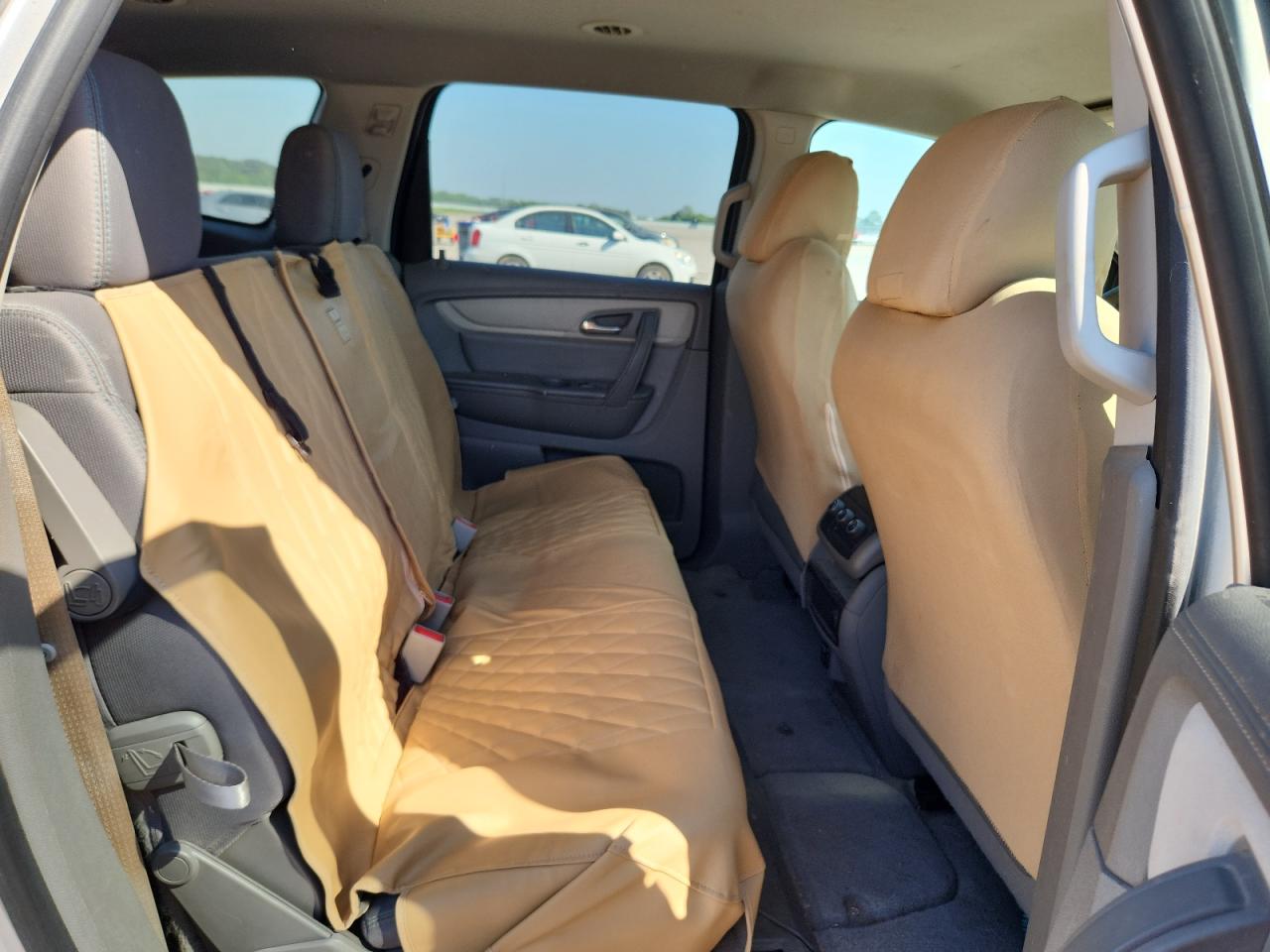 2015 Chev Traverse Серебряный vin: 1GNKRFED5FJ248669