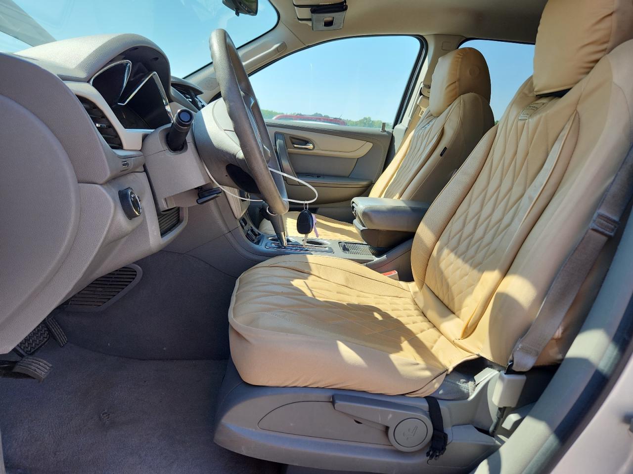 2015 Chev Traverse Серебряный vin: 1GNKRFED5FJ248669