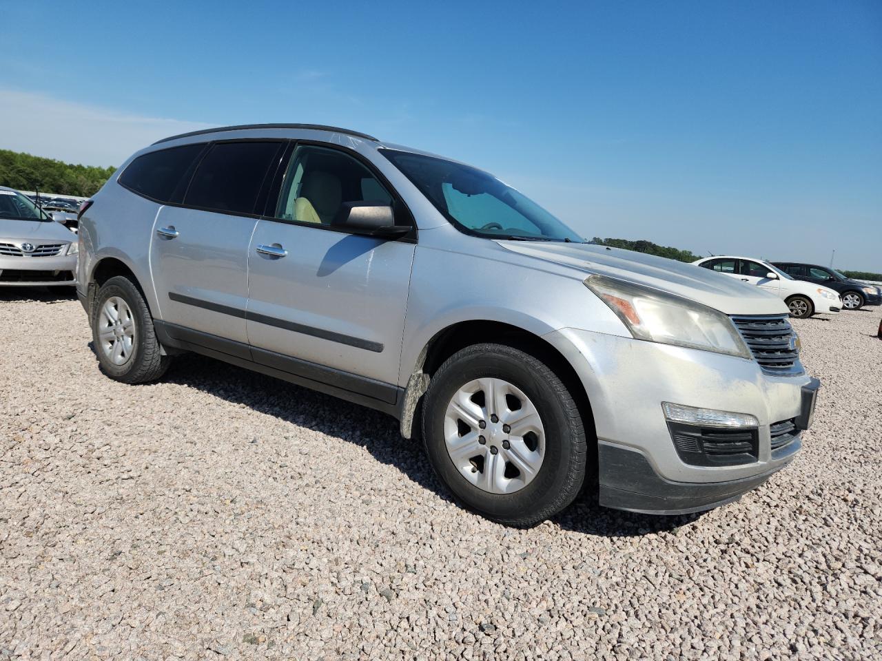 2015 Chev Traverse Серебряный vin: 1GNKRFED5FJ248669