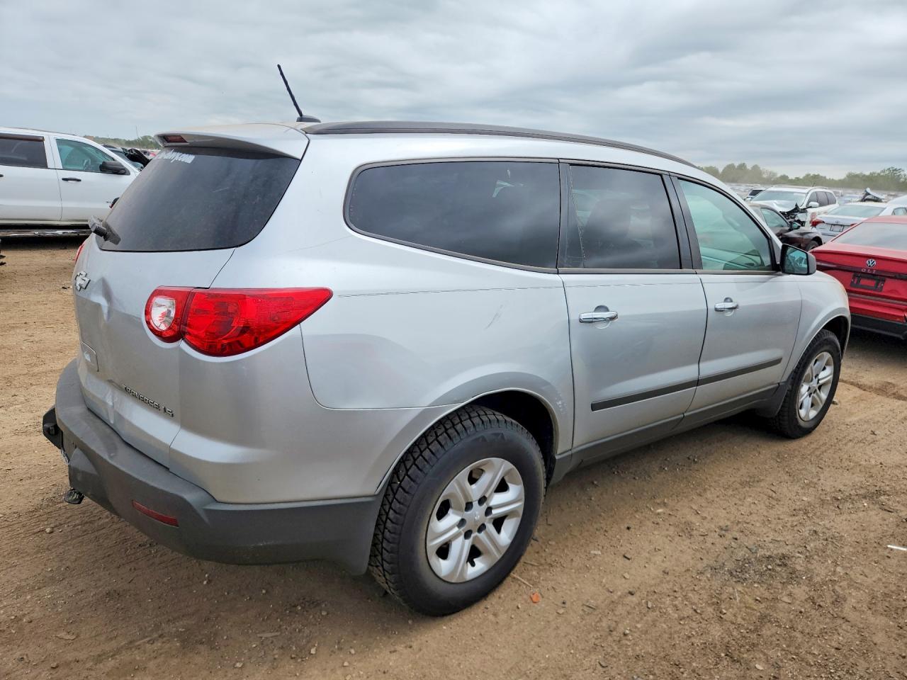 2012 Chevrolet Traverse Ls Серебряный vin: 1GNKRFED6CJ422972