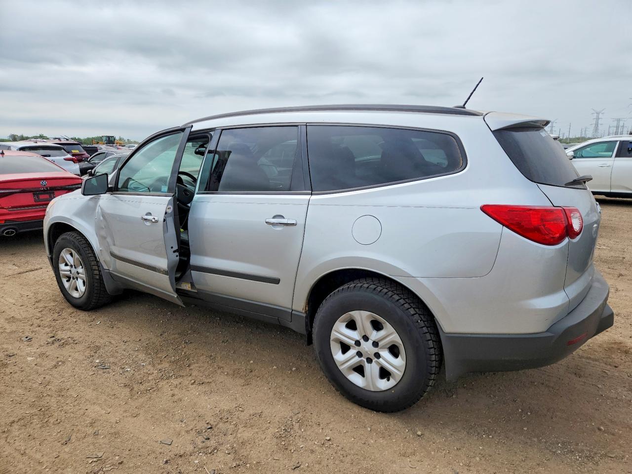 2012 Chevrolet Traverse Ls Серебряный vin: 1GNKRFED6CJ422972