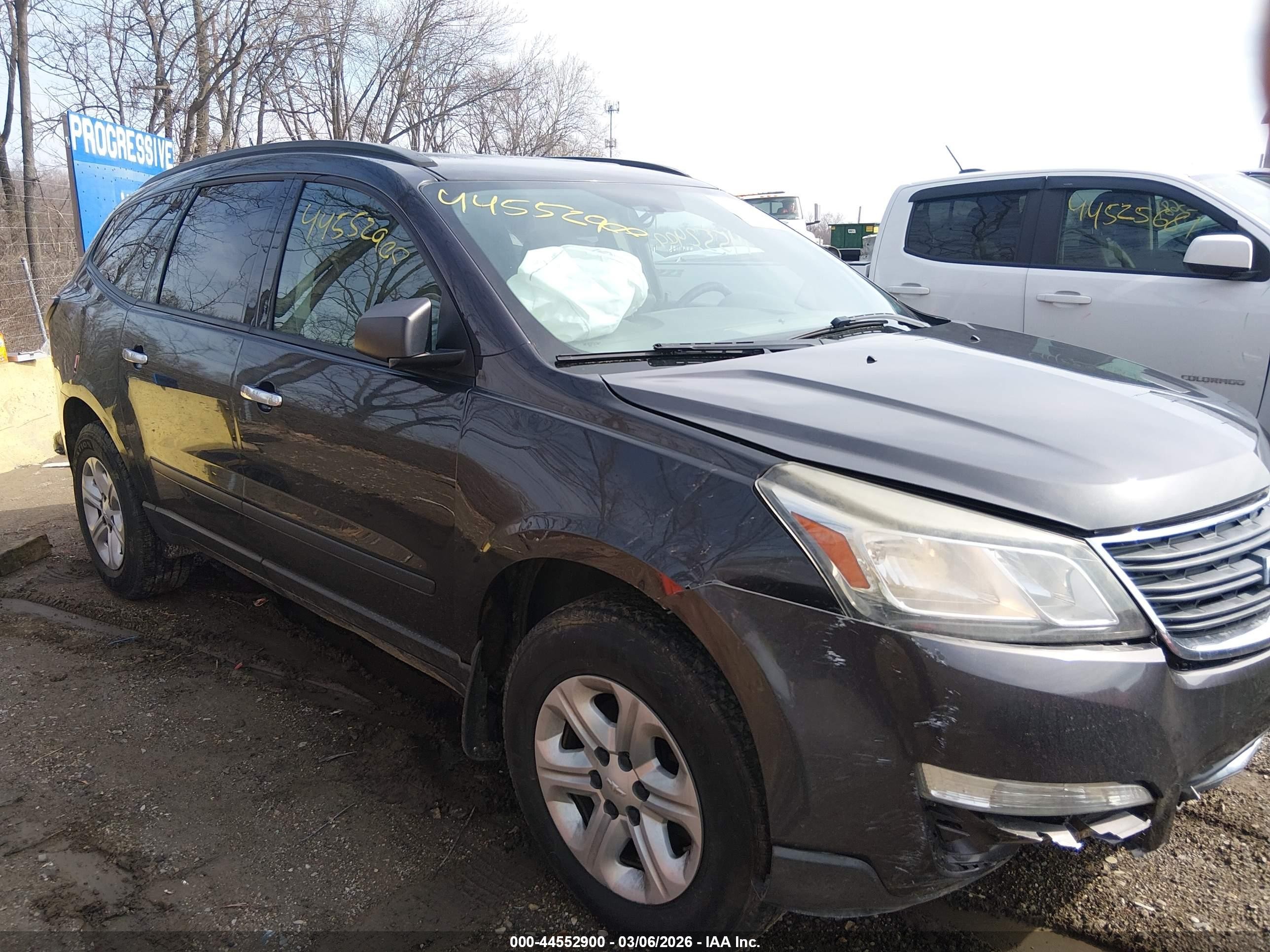 2015 Chevrolet Traverse Ls Gray vin: 1GNKRFED6FJ279767