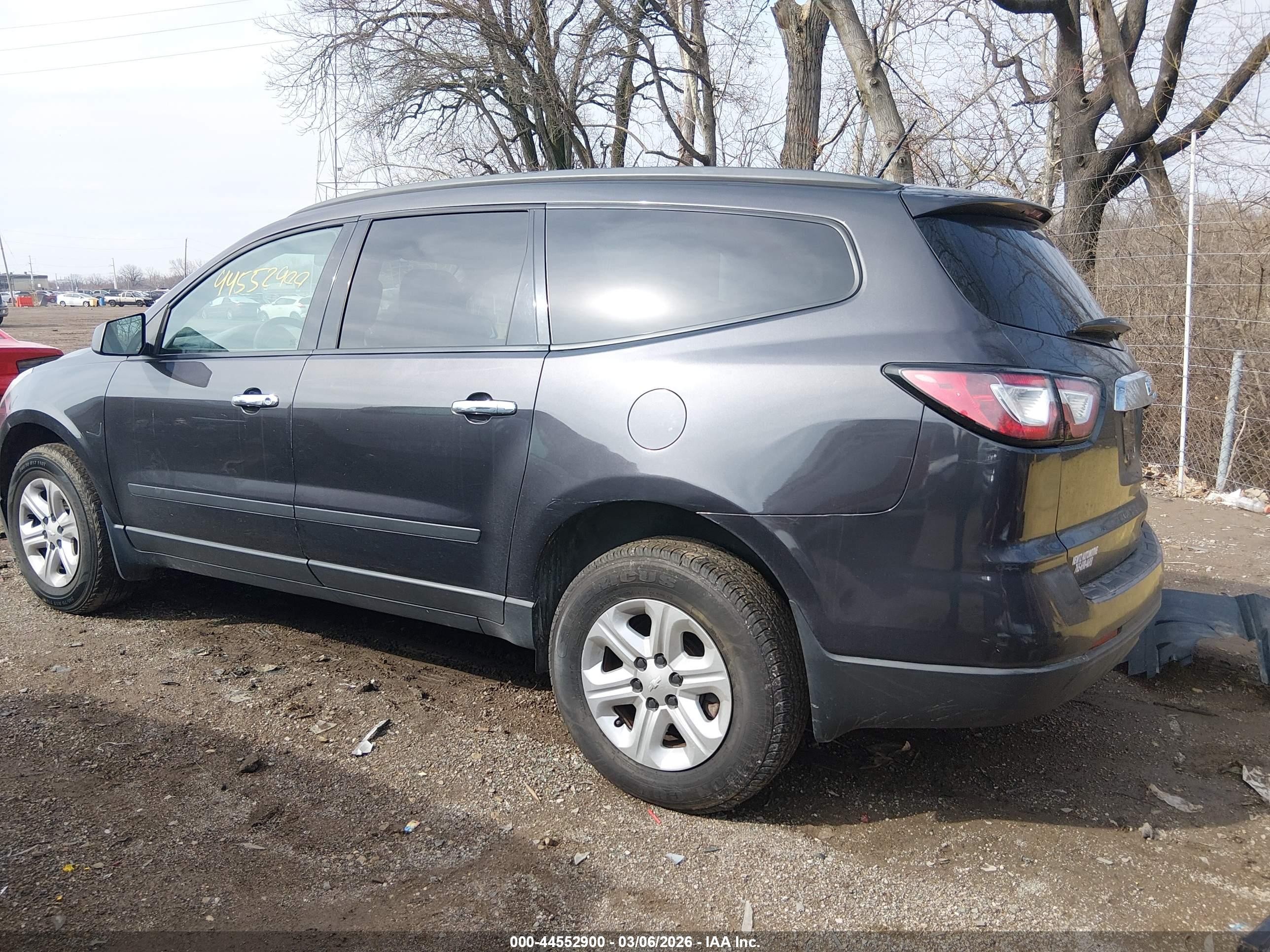 2015 Chevrolet Traverse Ls Gray vin: 1GNKRFED6FJ279767