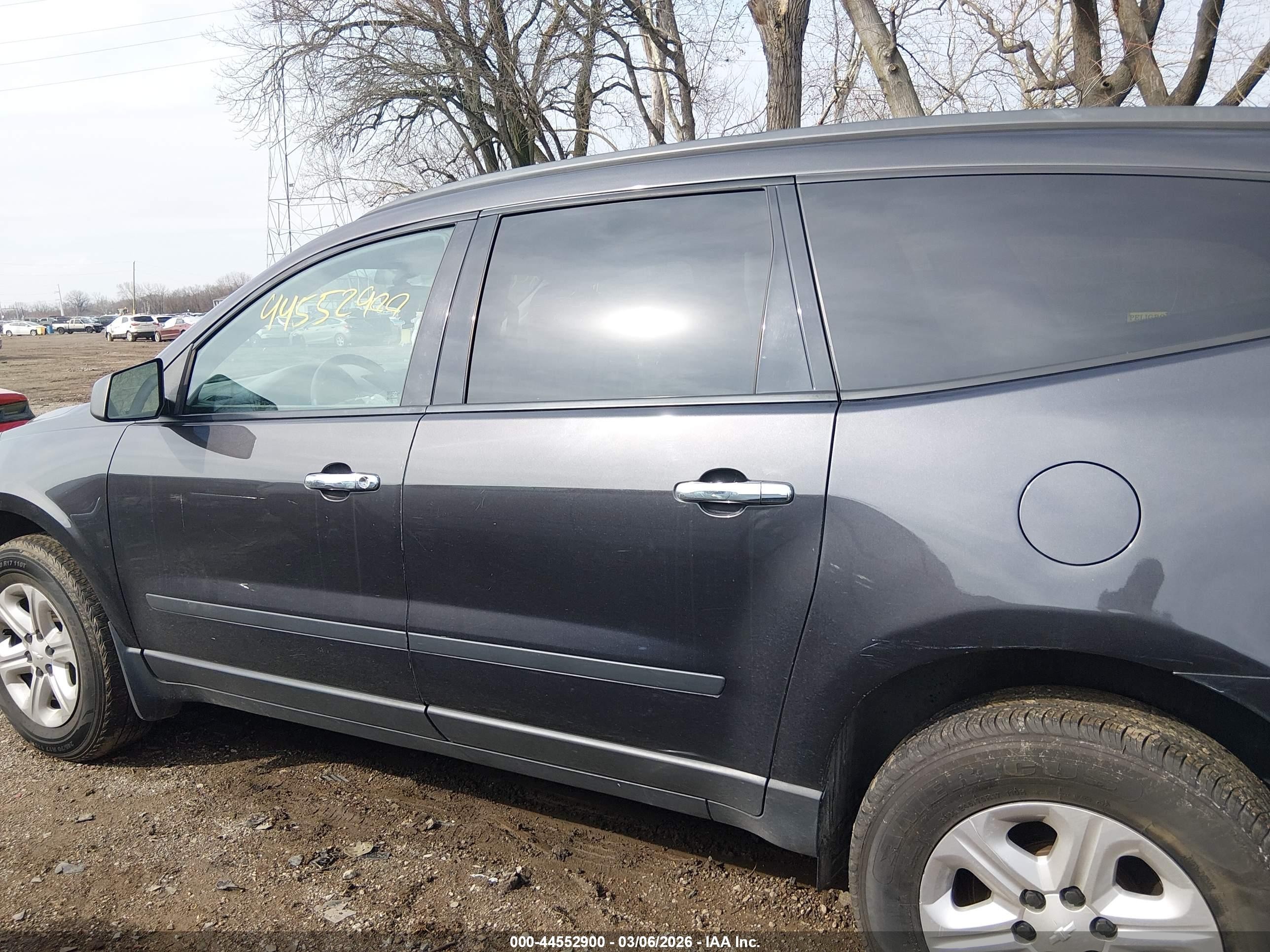 2015 Chevrolet Traverse Ls Gray vin: 1GNKRFED6FJ279767