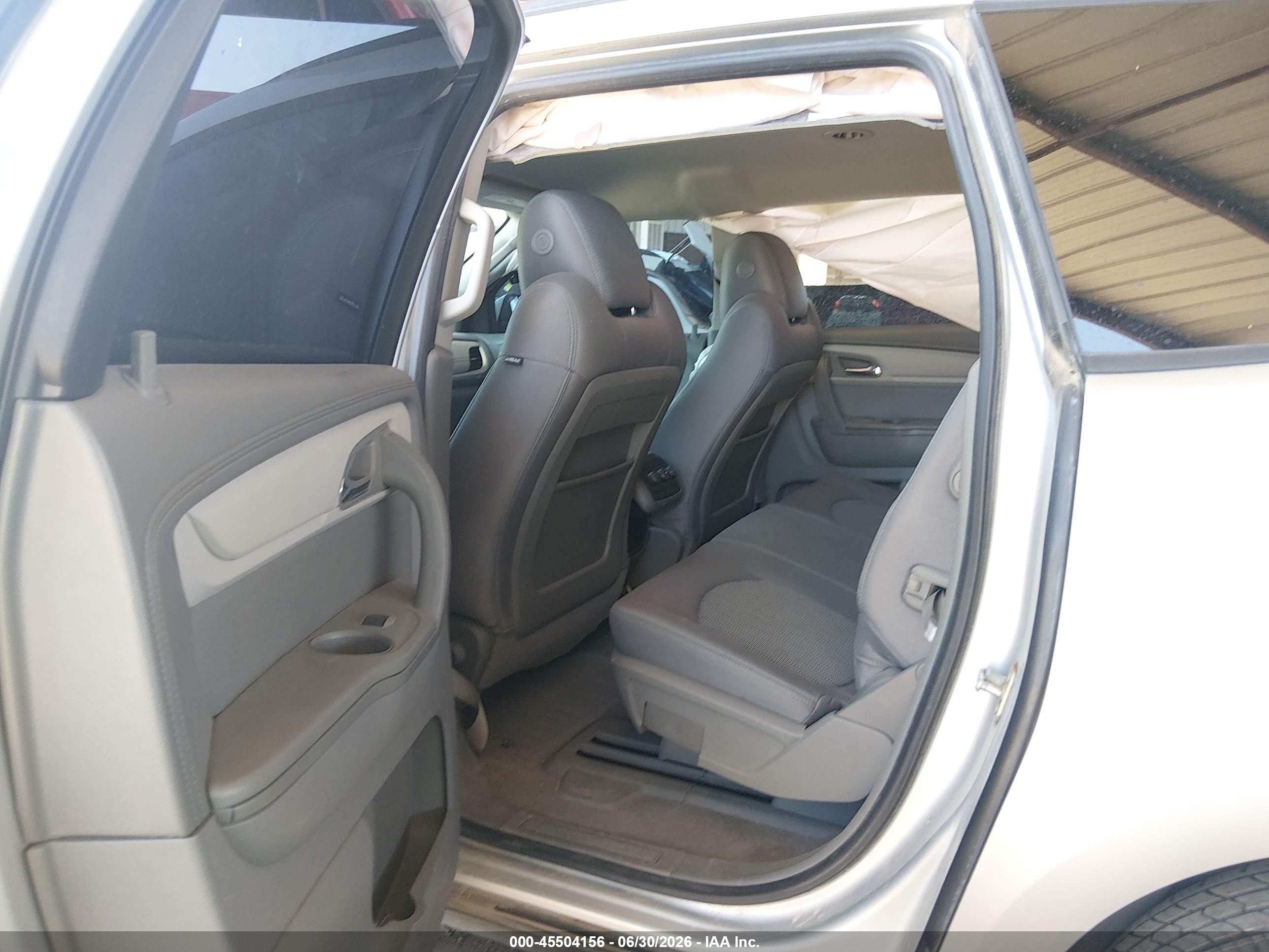 2015 Chevrolet Traverse Ls Silver vin: 1GNKRFED6FJ348019