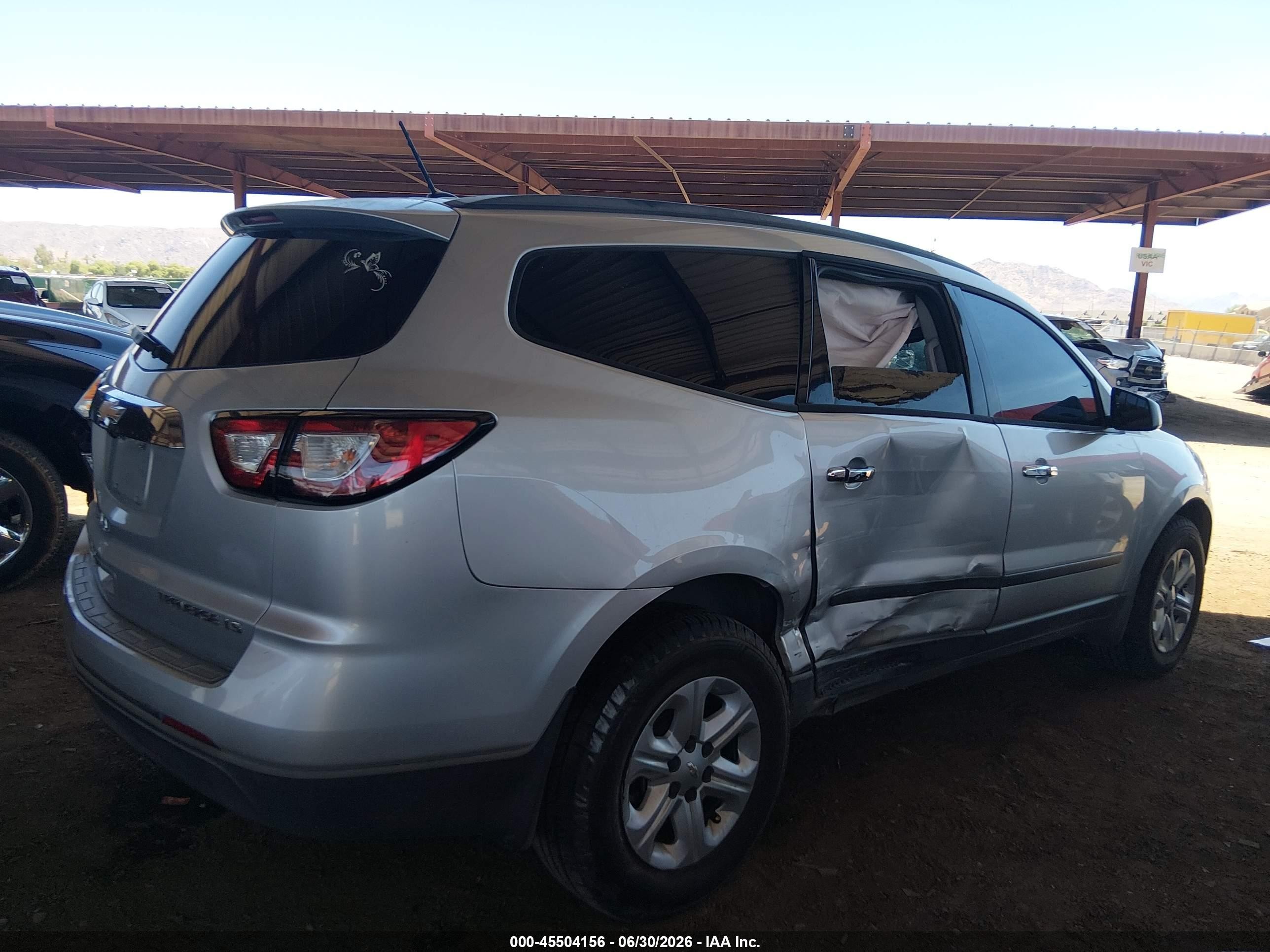 2015 Chevrolet Traverse Ls Silver vin: 1GNKRFED6FJ348019