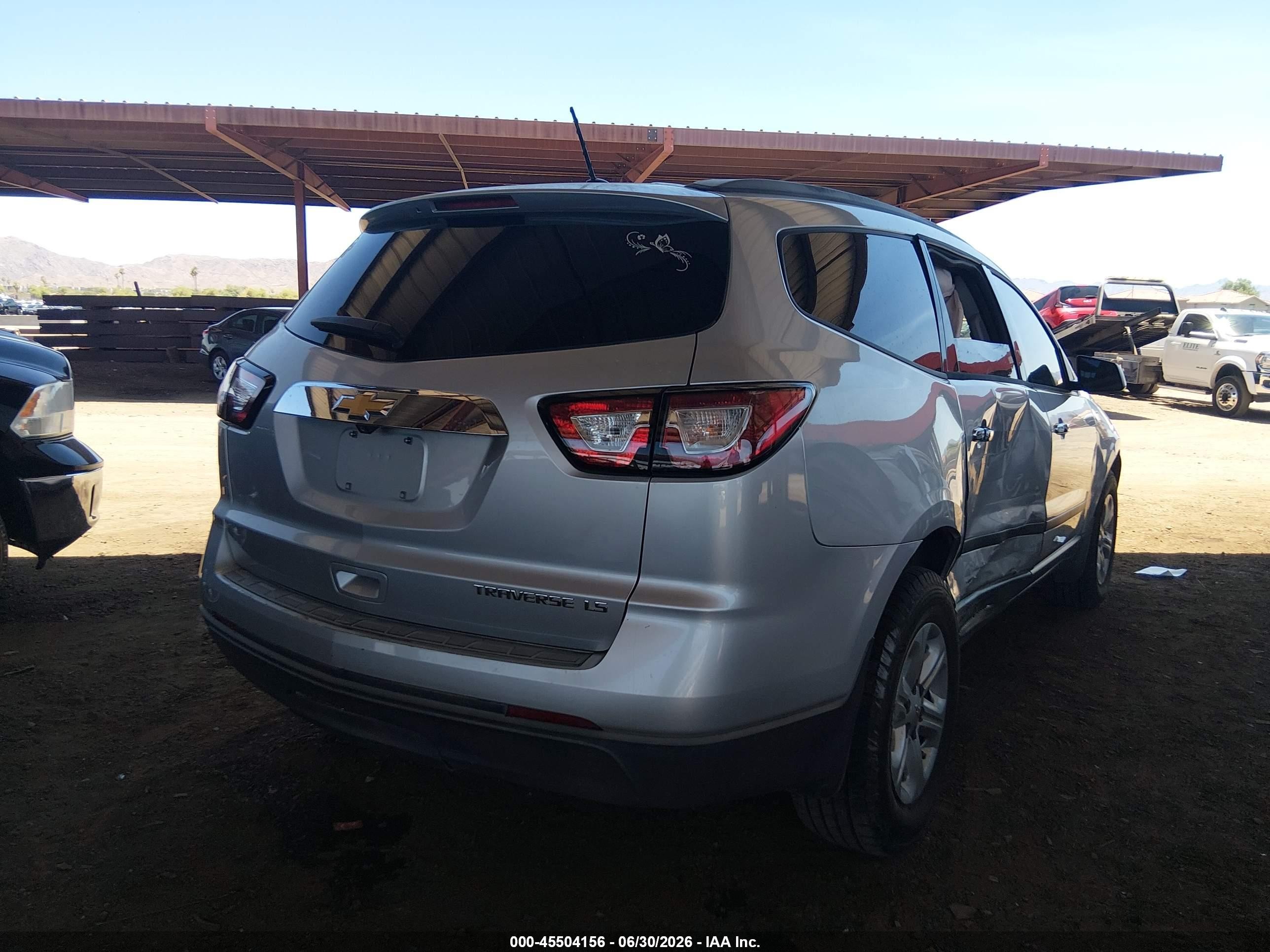 2015 Chevrolet Traverse Ls Silver vin: 1GNKRFED6FJ348019