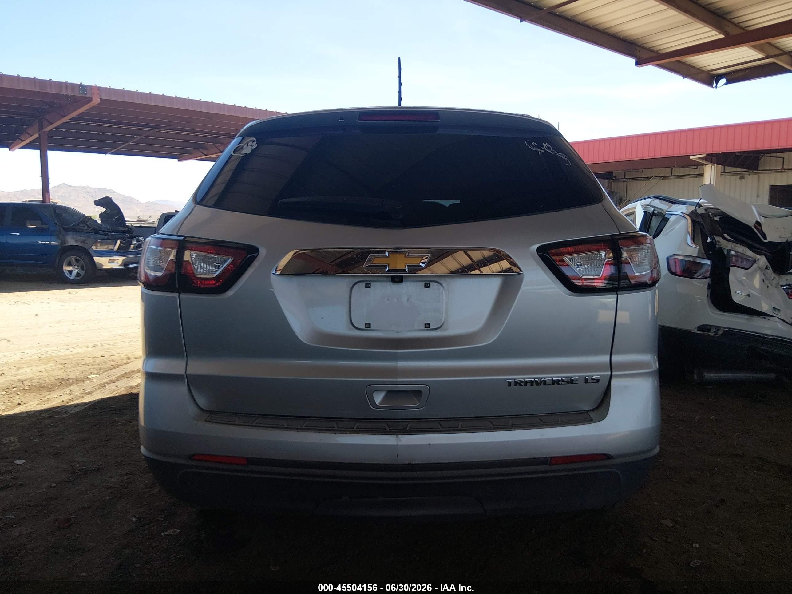 2015 Chevrolet Traverse Ls Silver vin: 1GNKRFED6FJ348019