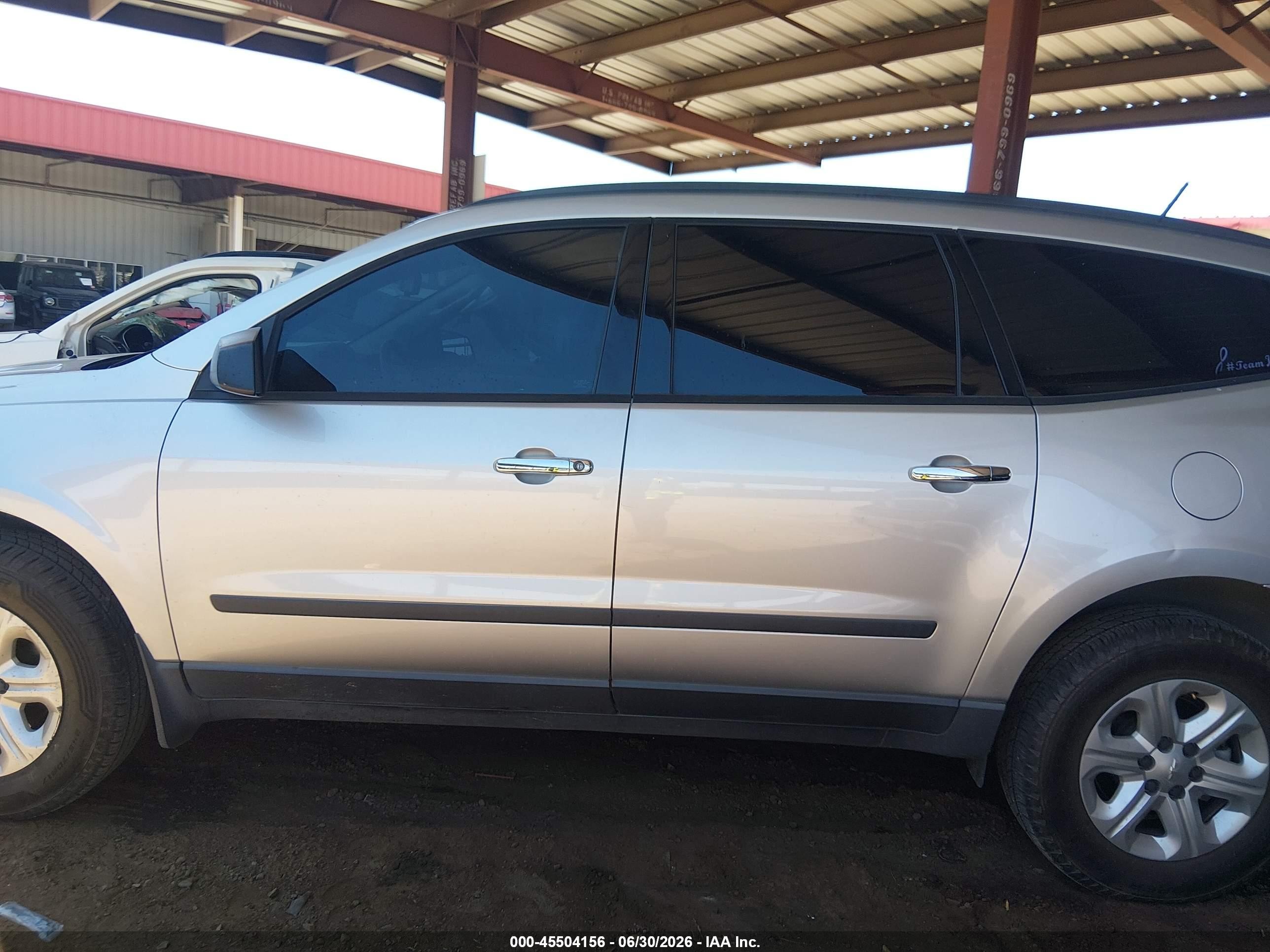 2015 Chevrolet Traverse Ls Silver vin: 1GNKRFED6FJ348019