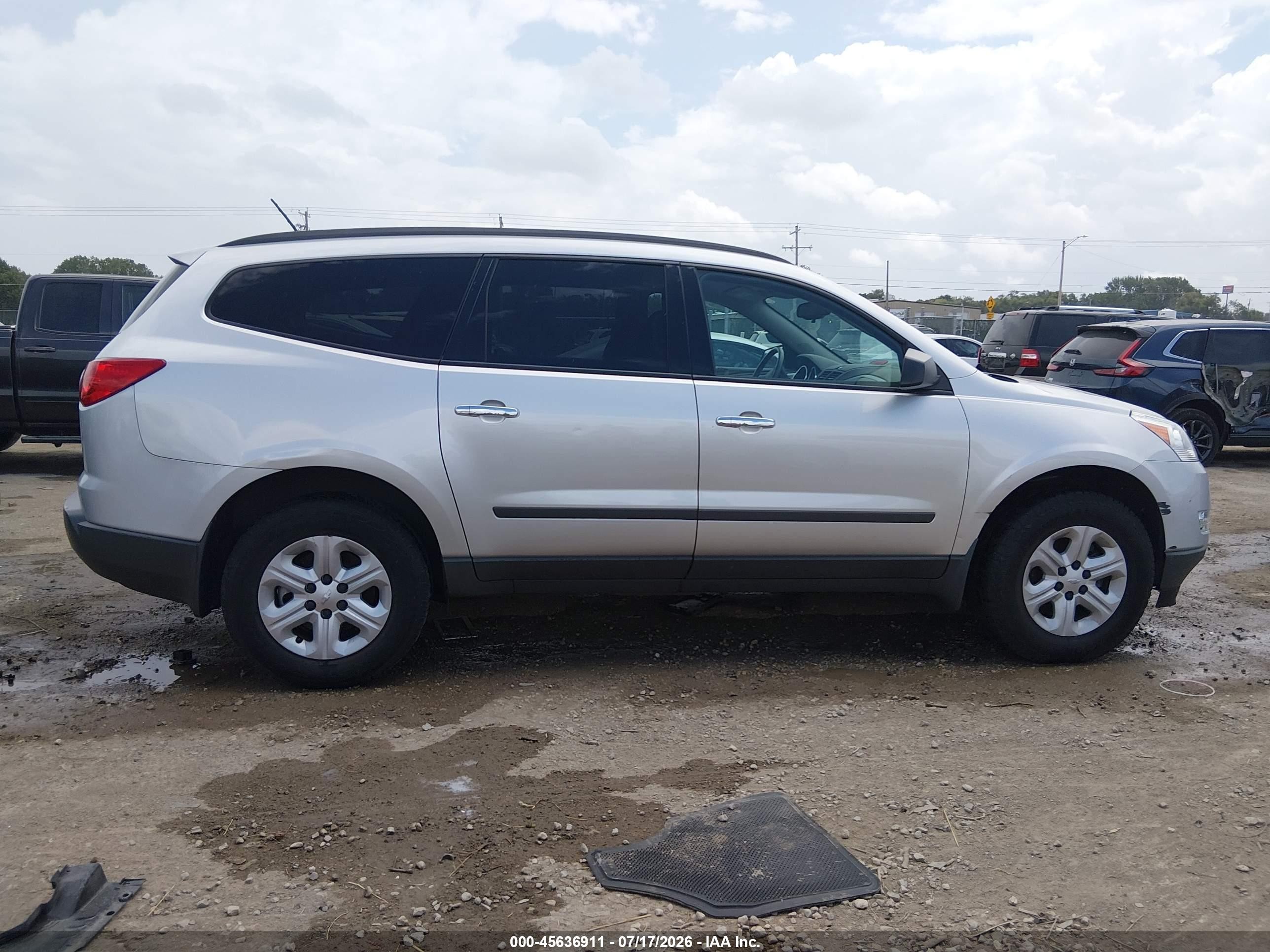 2012 Chevrolet Traverse Ls Gray vin: 1GNKRFED8CJ274730