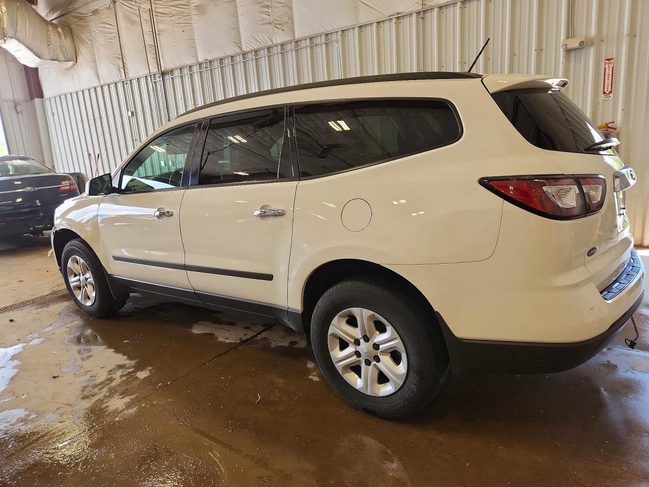 2013 Chevrolet Traverse Ls White vin: 1GNKRFED8DJ262966