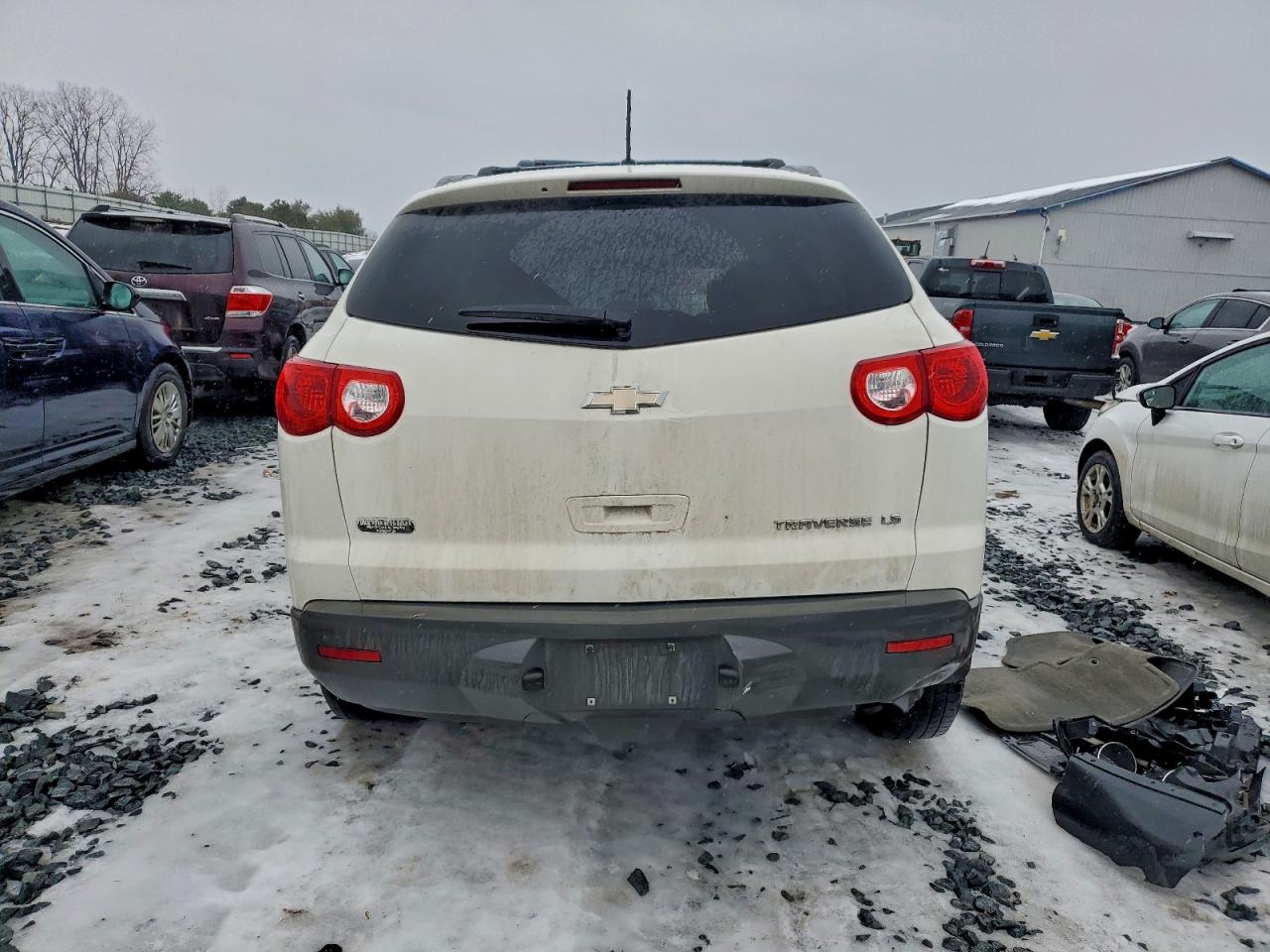 2012 Chevrolet Traverse Ls Белый vin: 1GNKRFED9CJ243065
