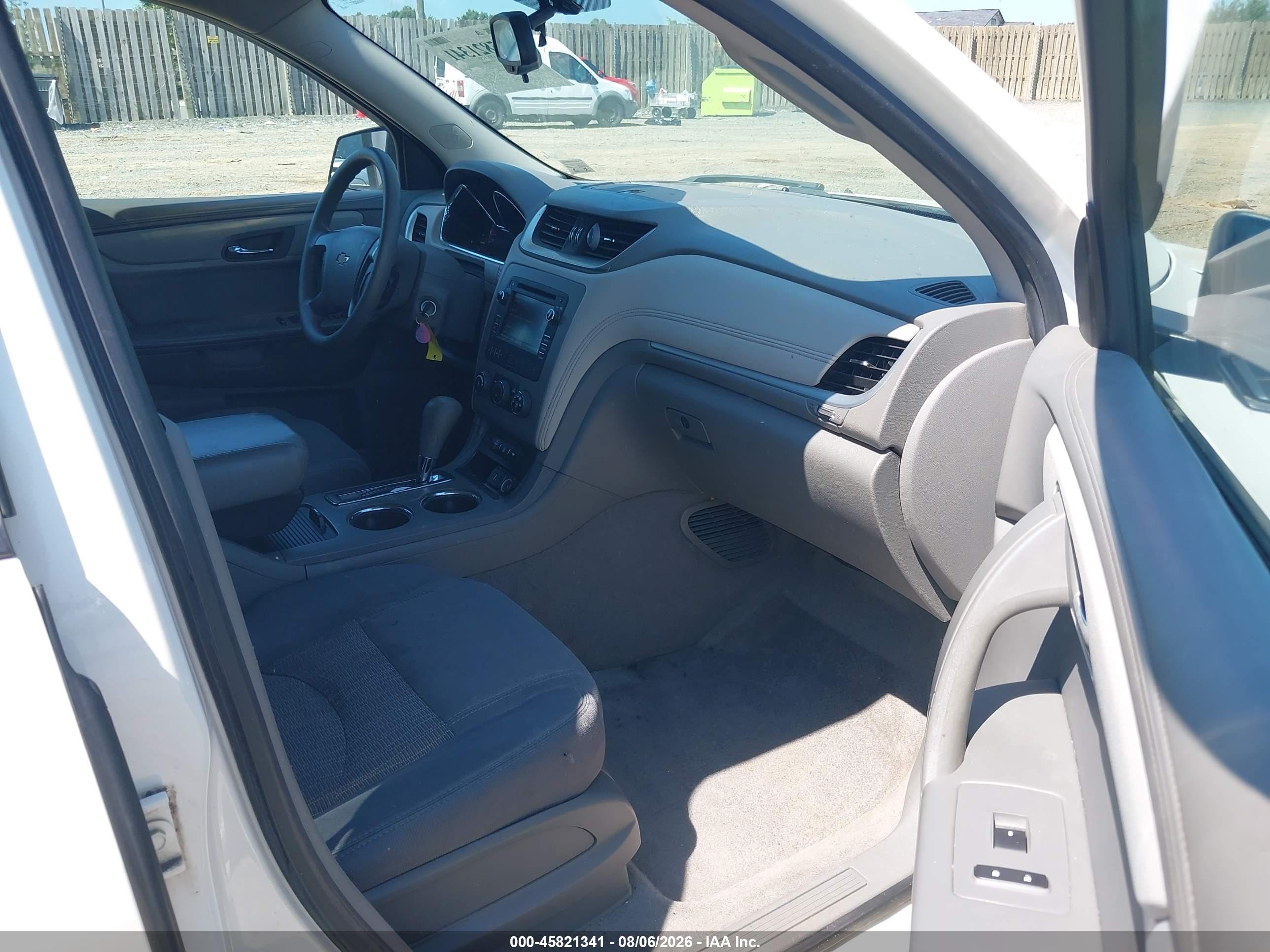 2015 Chevrolet Traverse Ls White vin: 1GNKRFED9FJ308002