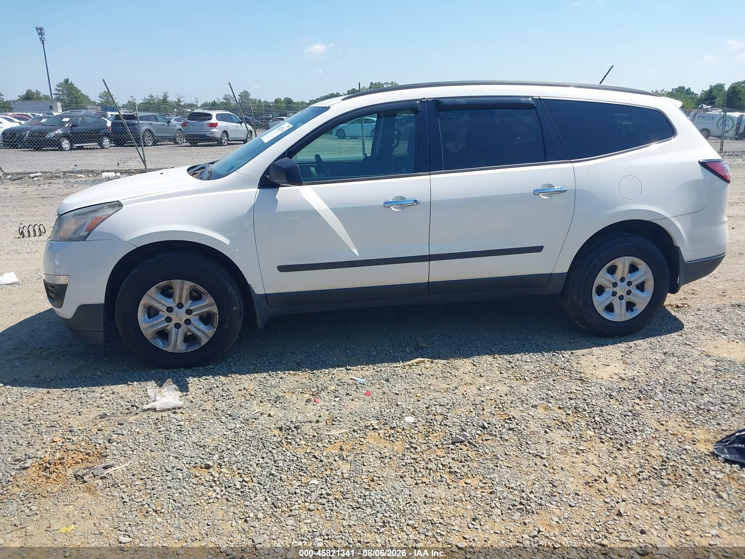 2015 Chevrolet Traverse Ls White vin: 1GNKRFED9FJ308002