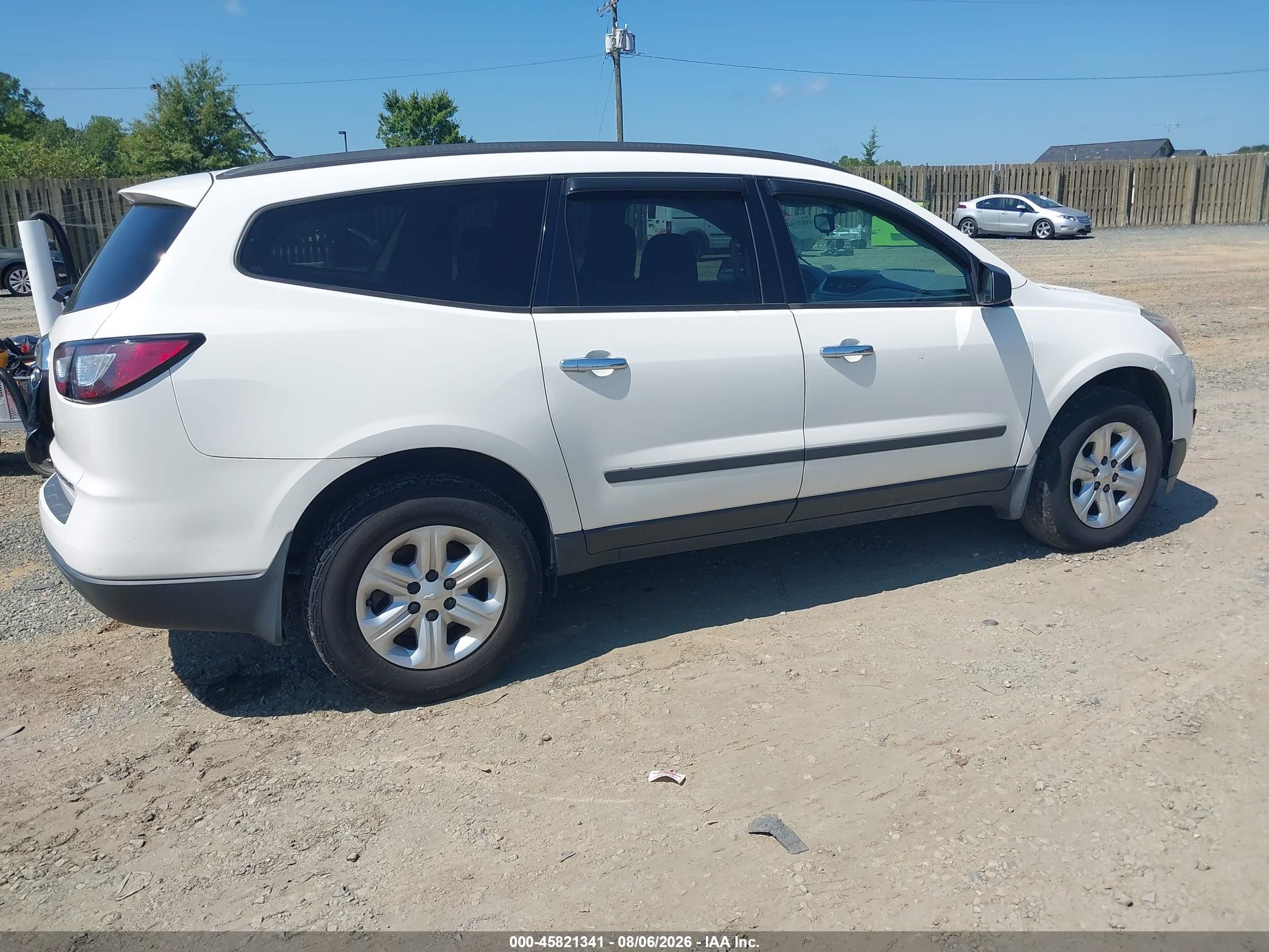 2015 Chevrolet Traverse Ls White vin: 1GNKRFED9FJ308002