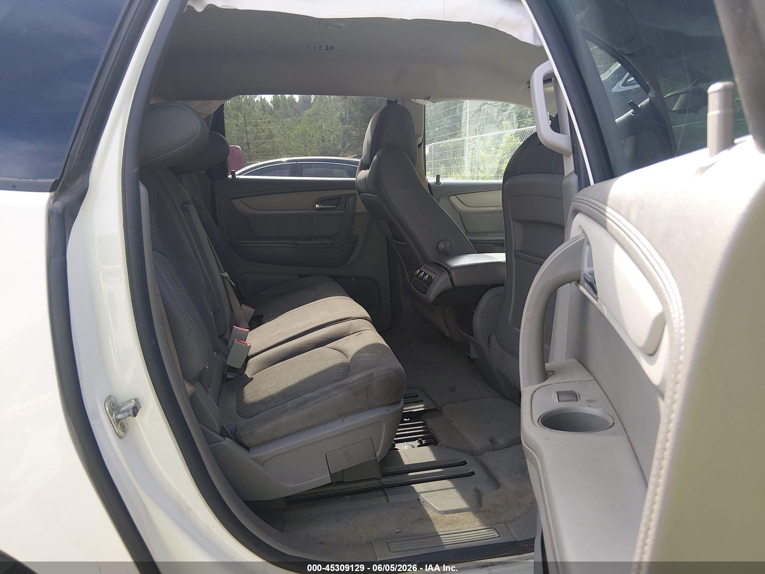 2015 Chevrolet Traverse Ls Белый vin: 1GNKRFEDXFJ217286