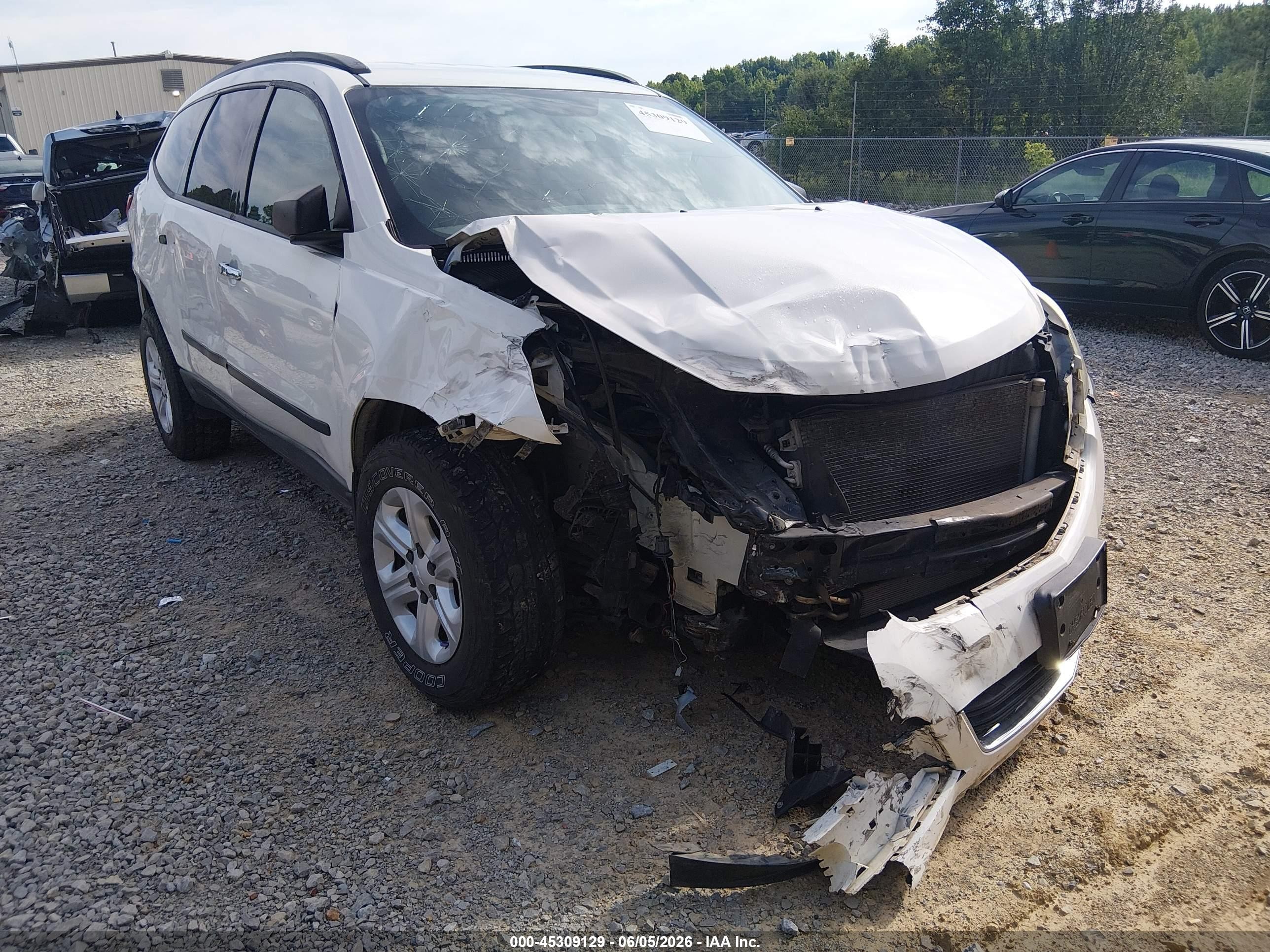 2015 Chevrolet Traverse Ls Белый vin: 1GNKRFEDXFJ217286