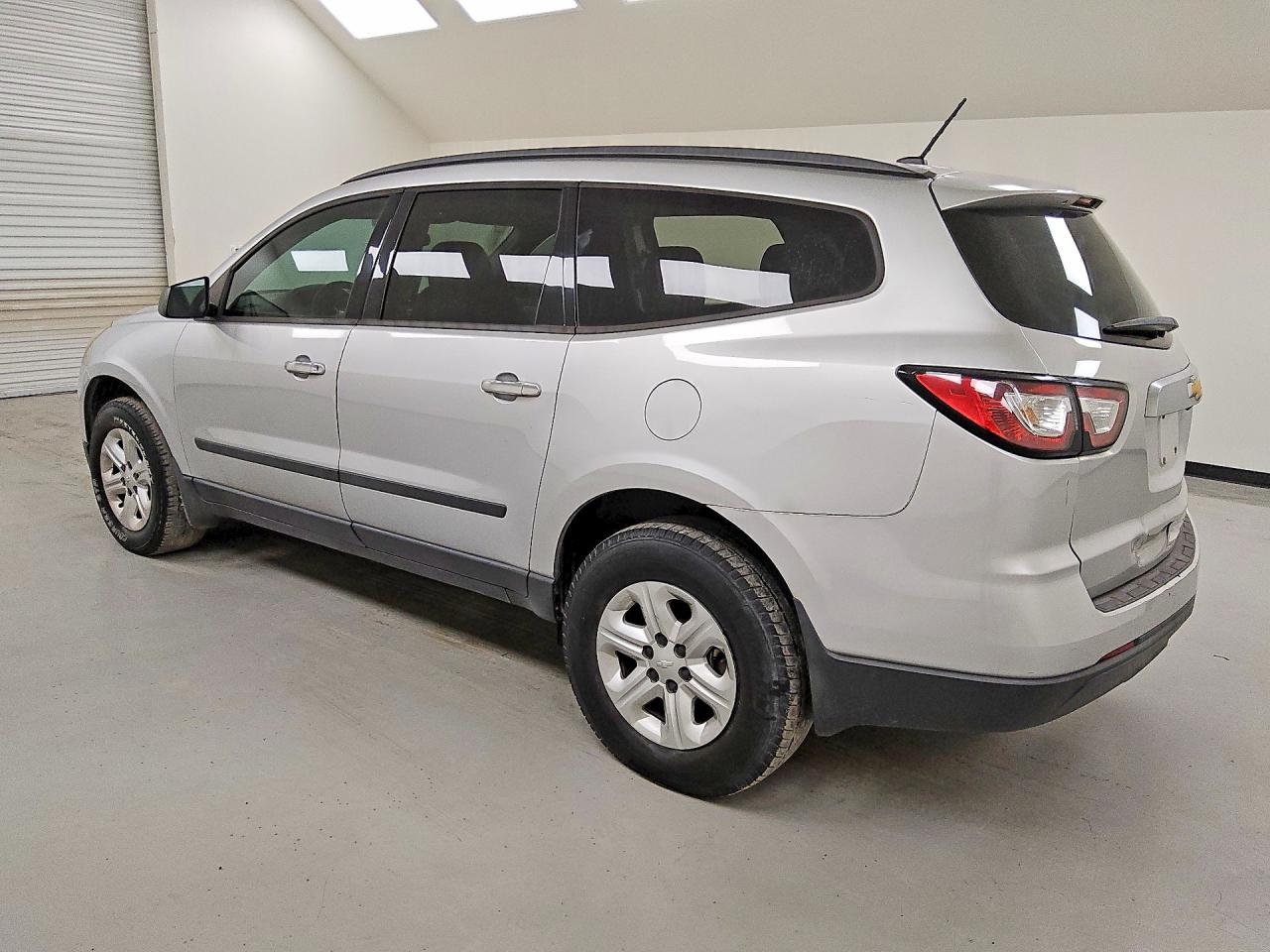 2015 Chevrolet Traverse Ls Silver vin: 1GNKRFEDXFJ344703