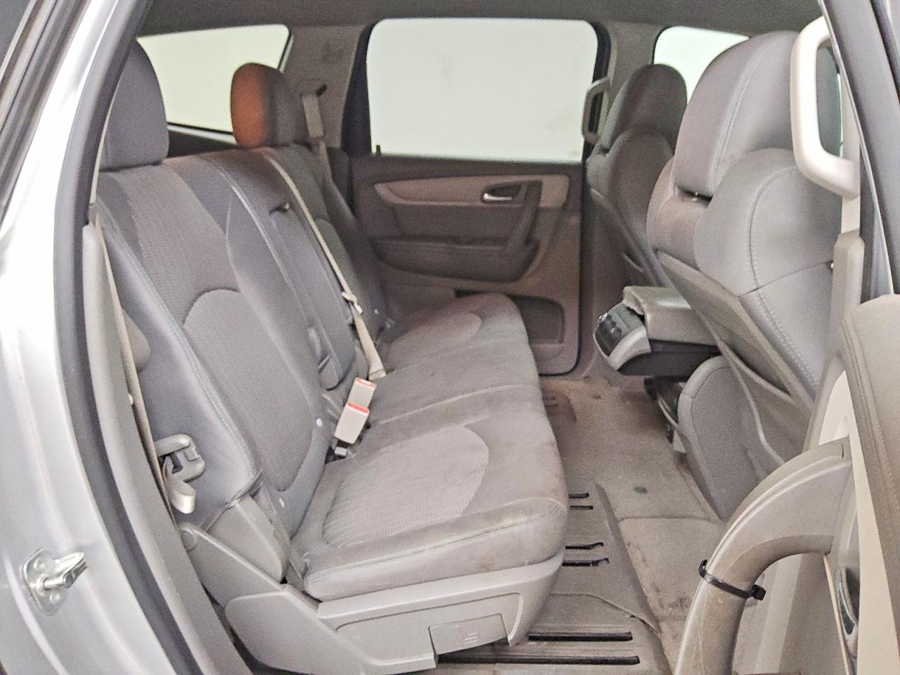 2015 Chevrolet Traverse Ls Silver vin: 1GNKRFEDXFJ344703