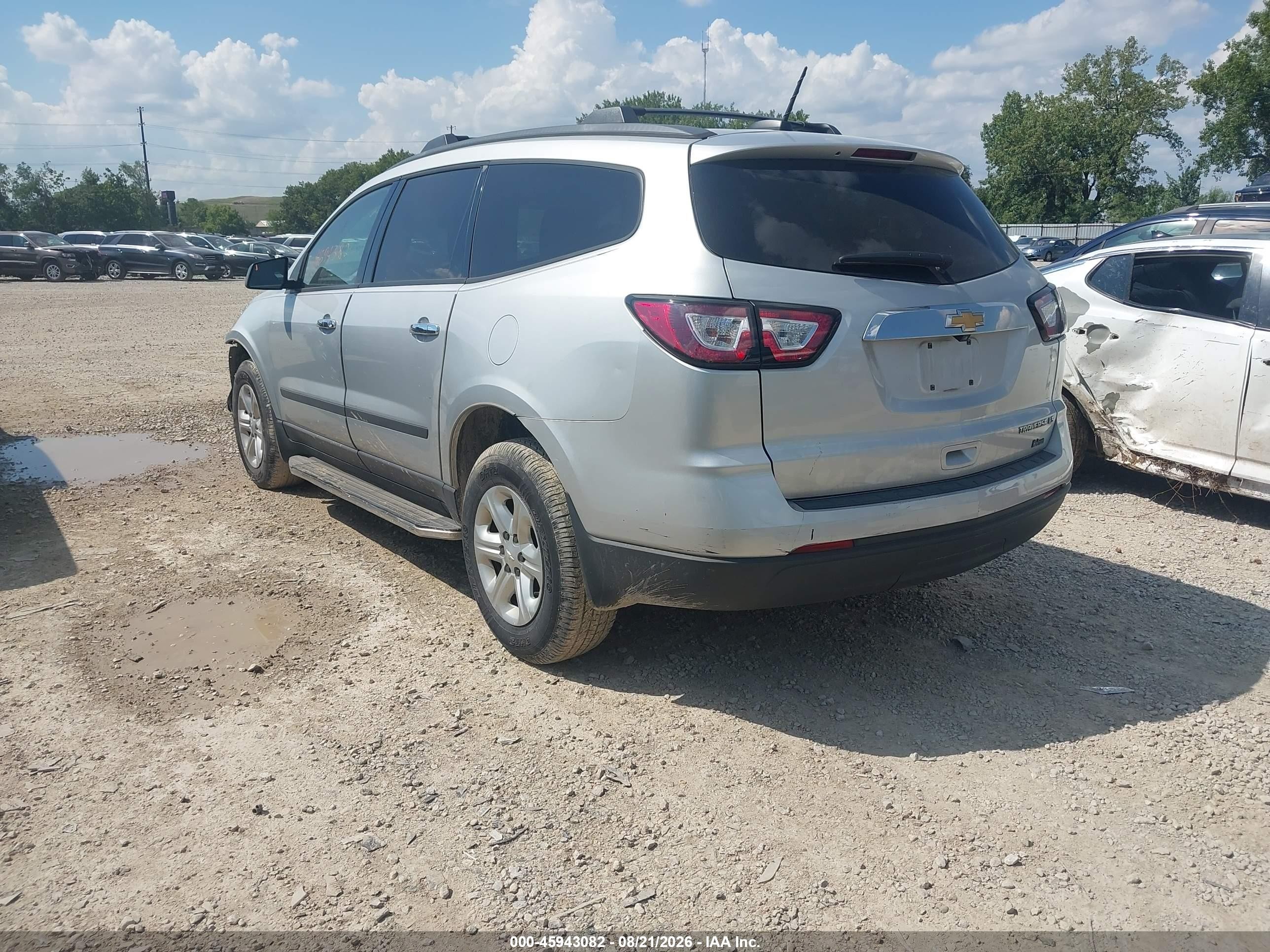 2016 Chevrolet Traverse Ls Silver vin: 1GNKRFKD0GJ304796