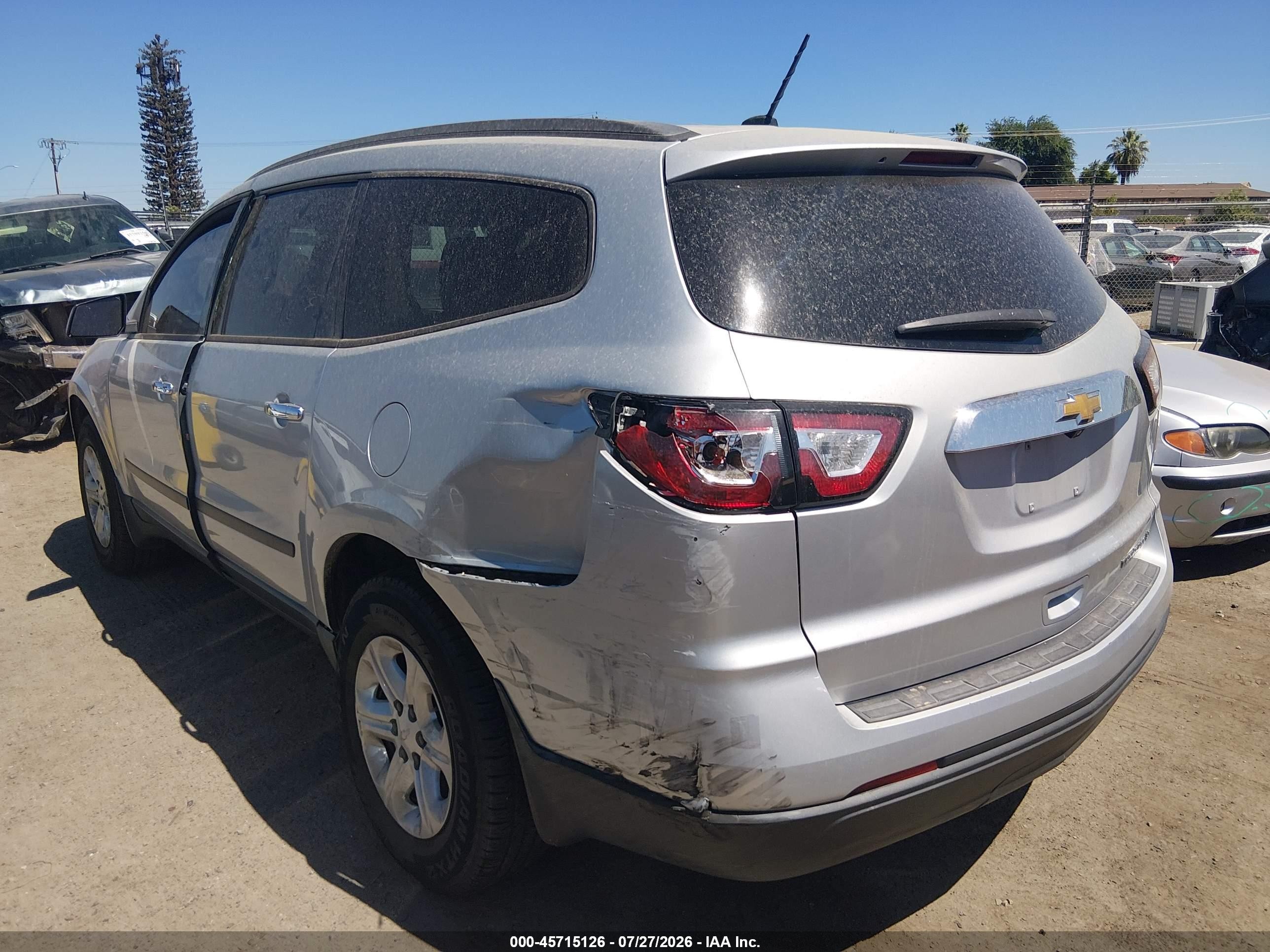 2015 Chevrolet Traverse Ls Серебряный vin: 1GNKRFKD2FJ243482