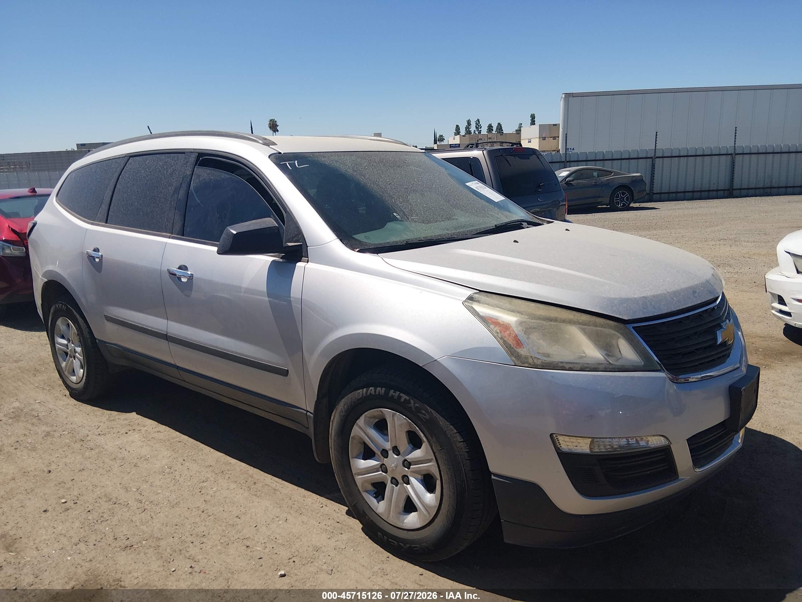2015 Chevrolet Traverse Ls Серебряный vin: 1GNKRFKD2FJ243482