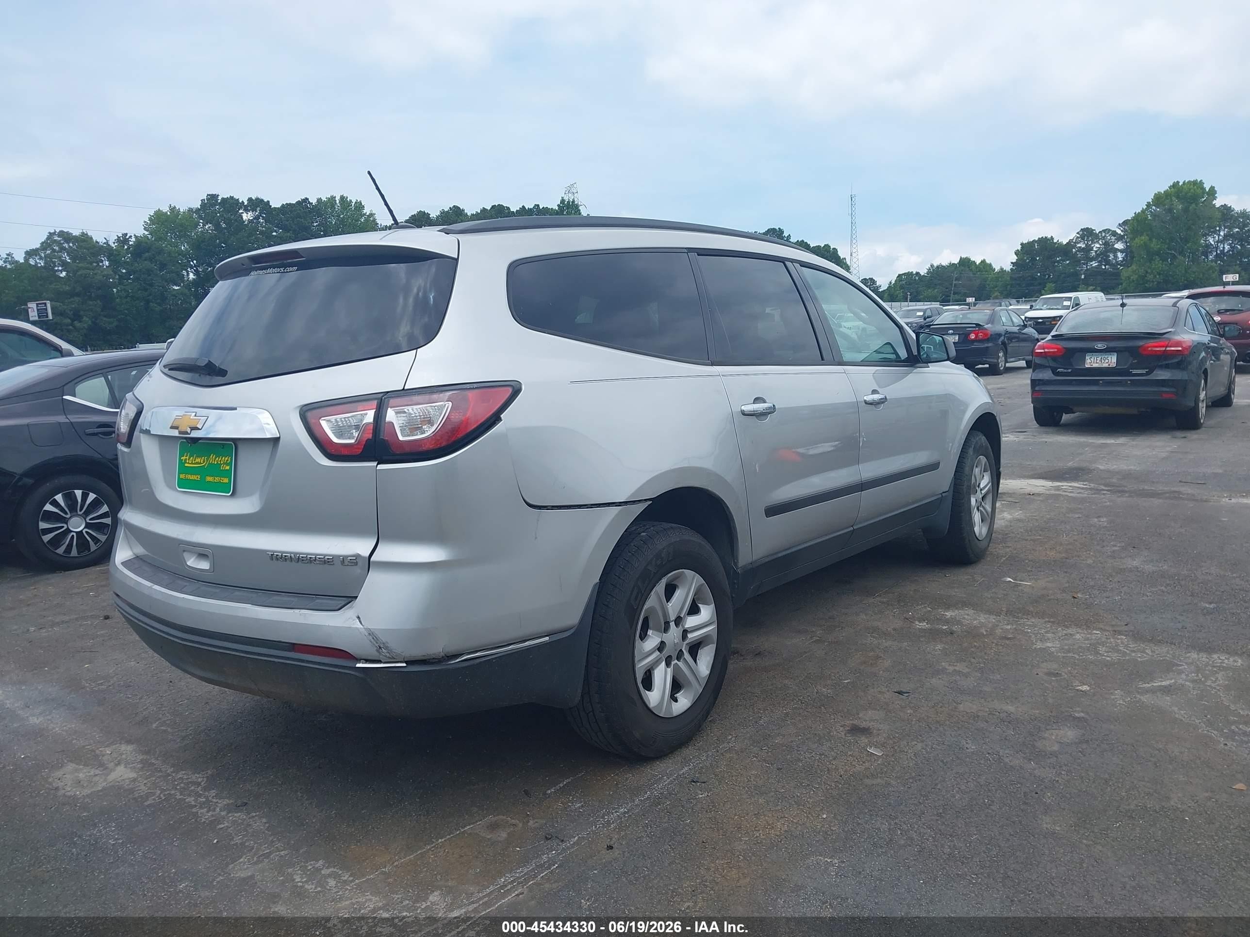 2015 Chevrolet Traverse Ls Silver vin: 1GNKRFKD7FJ233045