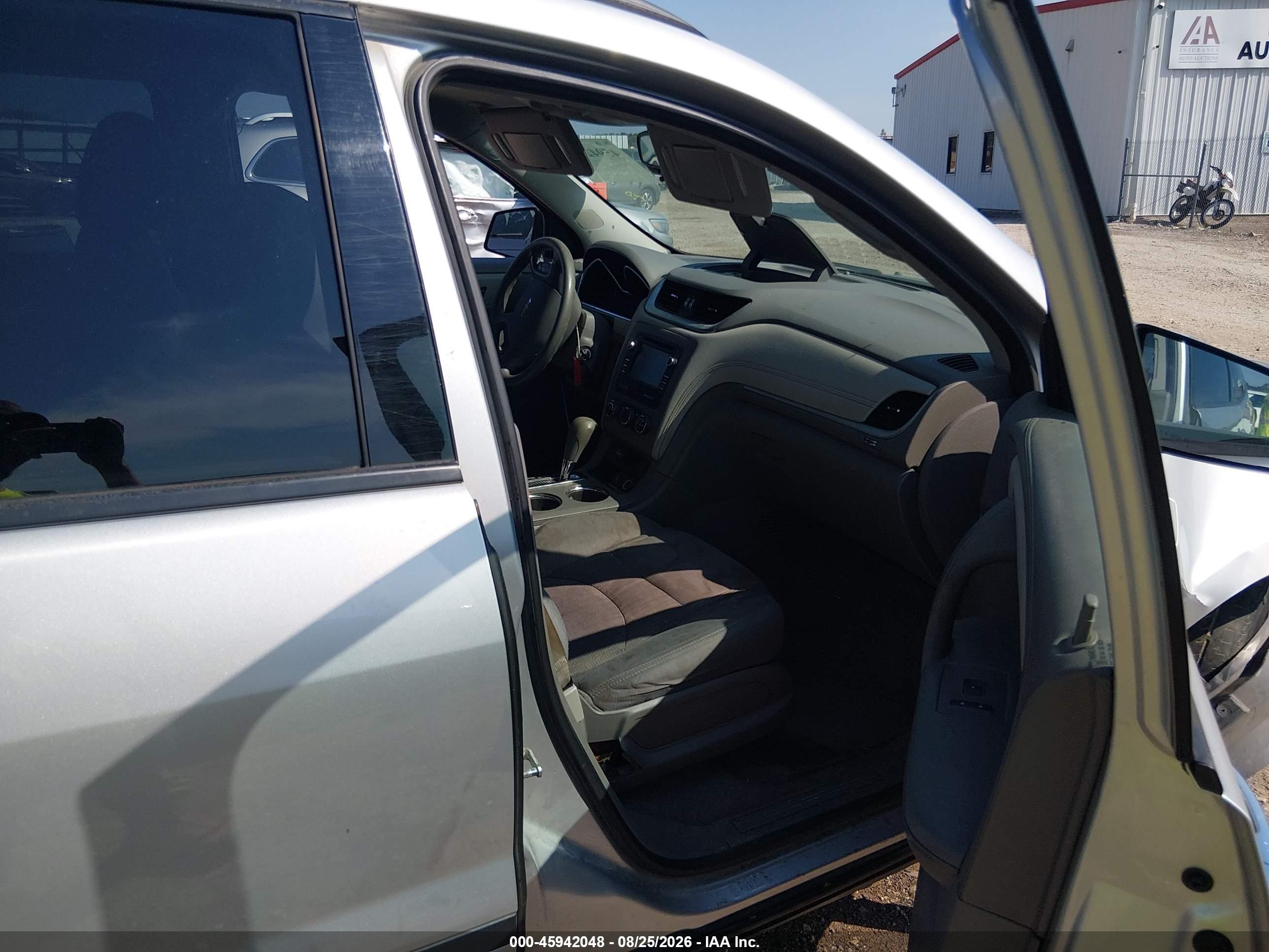 2015 Chevrolet Traverse Ls Silver vin: 1GNKRFKD8FJ343909