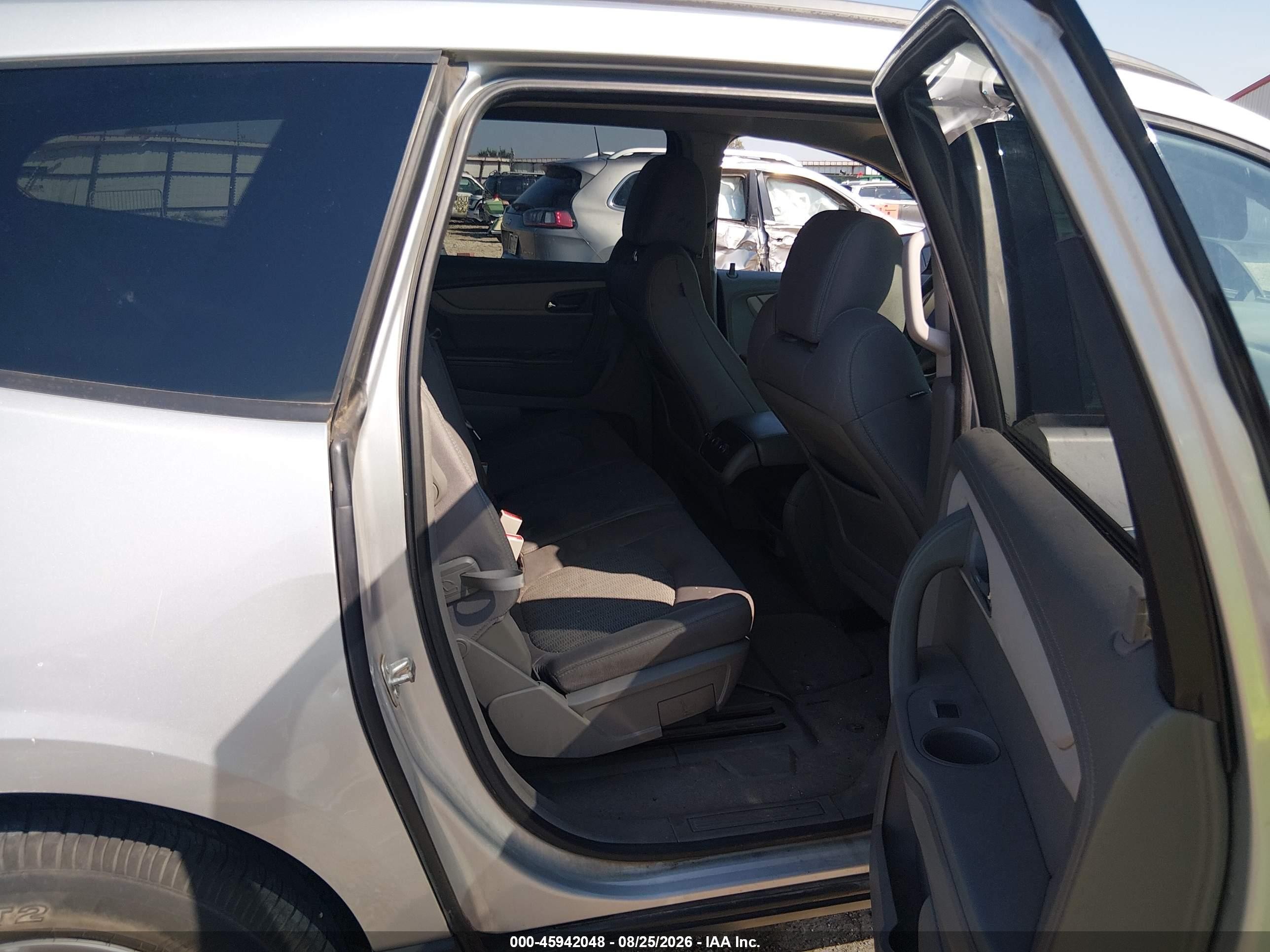2015 Chevrolet Traverse Ls Silver vin: 1GNKRFKD8FJ343909