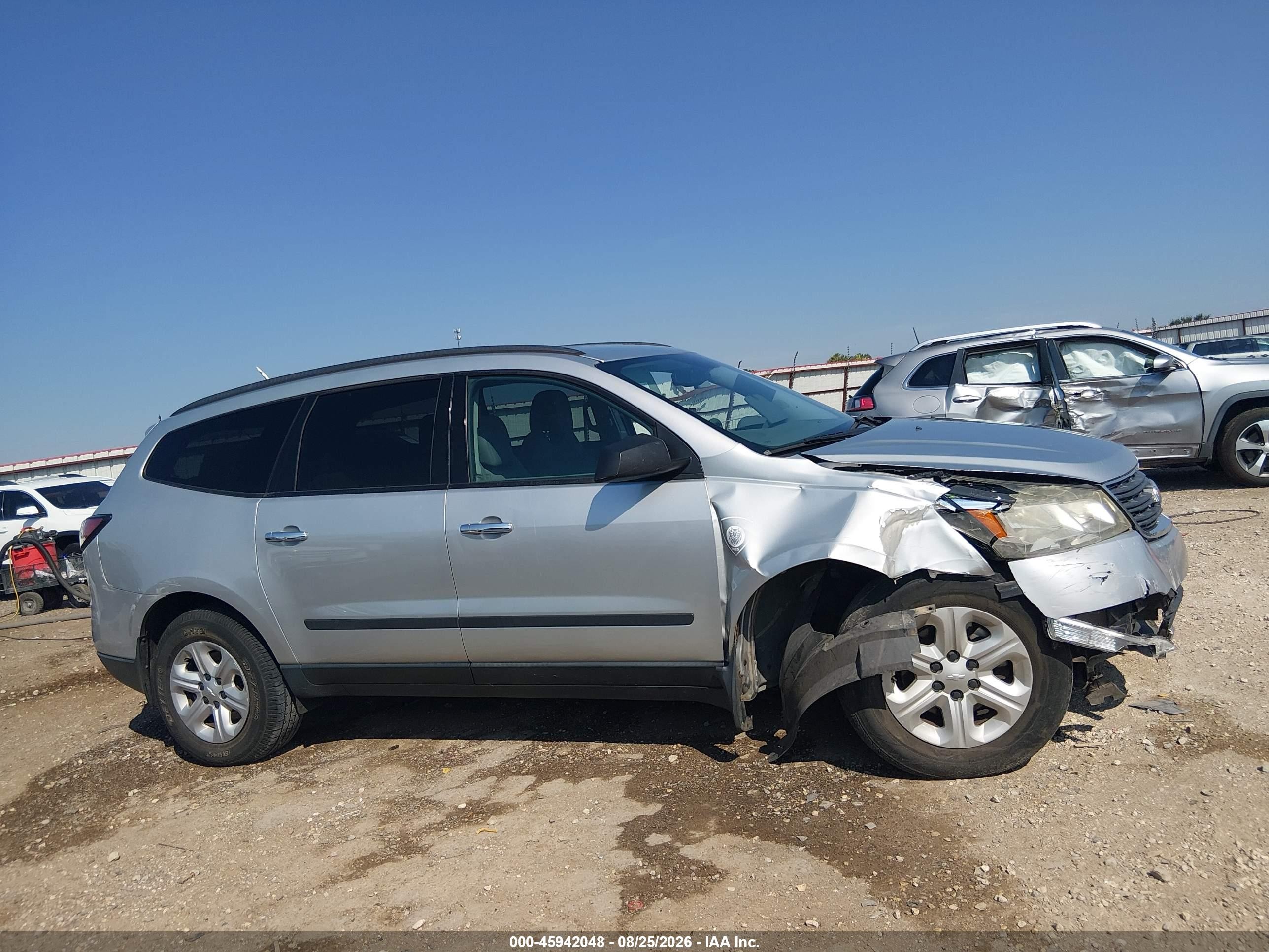 2015 Chevrolet Traverse Ls Silver vin: 1GNKRFKD8FJ343909