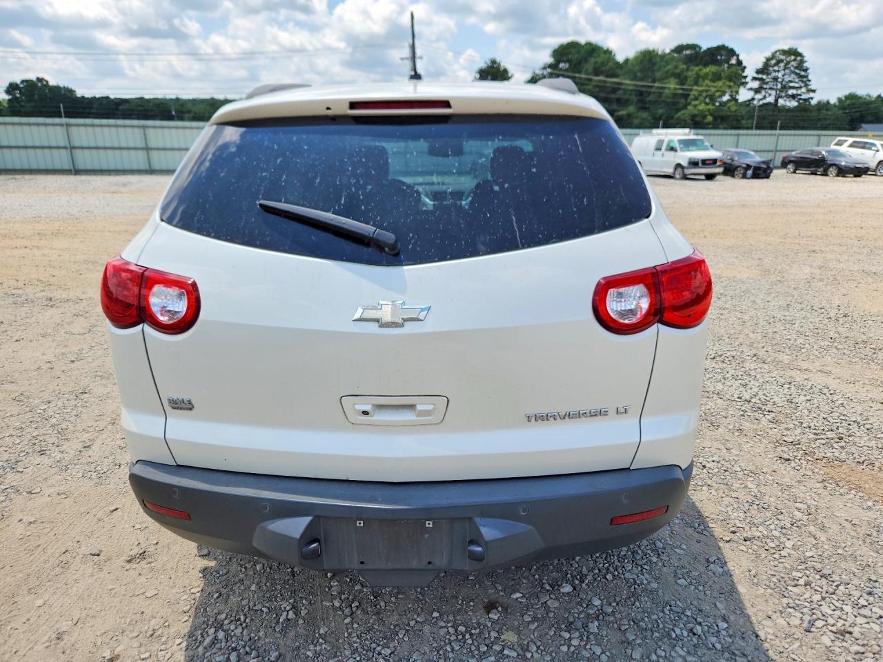2011 Chevrolet Traverse Lt White vin: 1GNKRGED0BJ258641