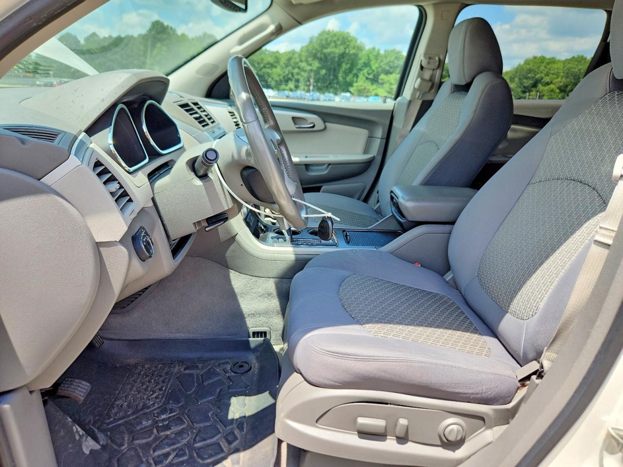 2011 Chevrolet Traverse Lt White vin: 1GNKRGED0BJ258641