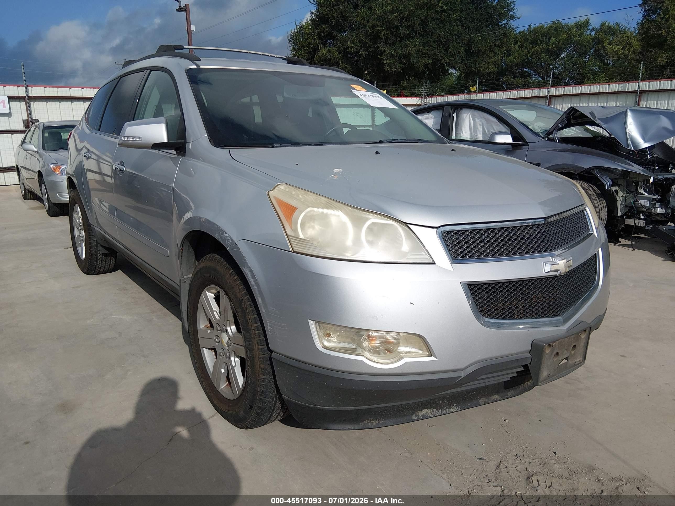 2011 Chevrolet Traverse 1lt Silver vin: 1GNKRGED0BJ408750