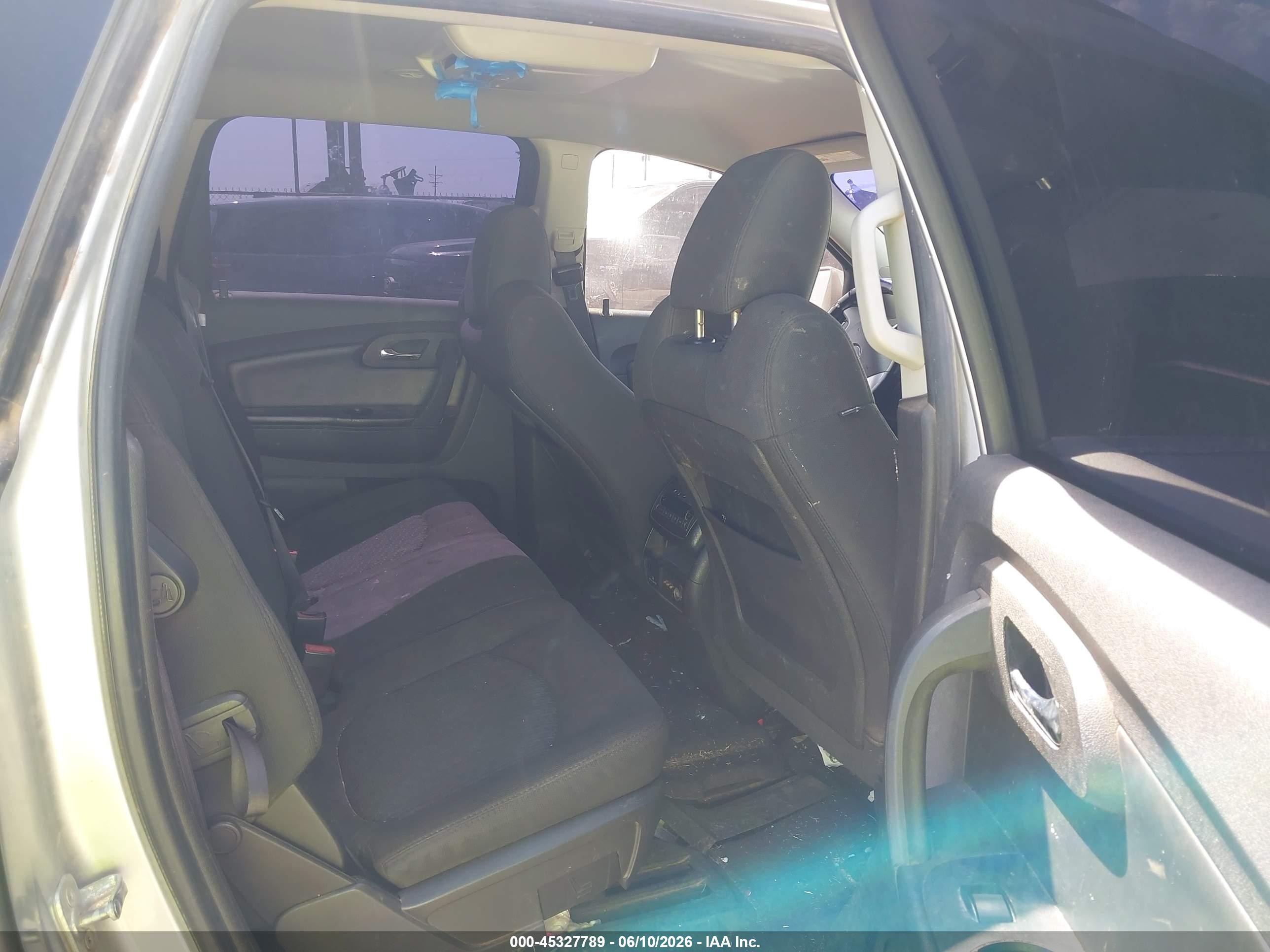 2012 Chevrolet Traverse 1lt Silver vin: 1GNKRGED0CJ278051