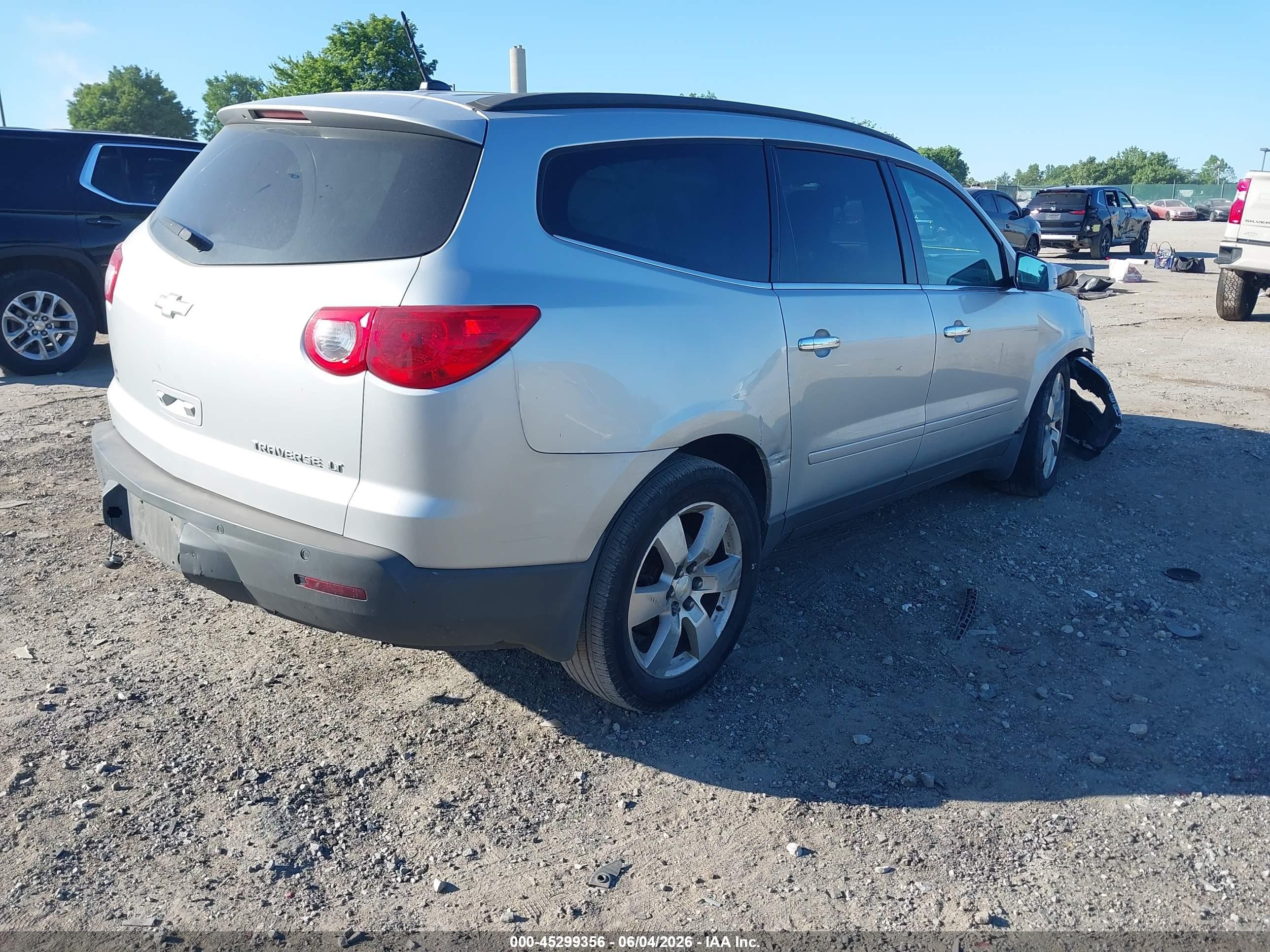 2012 Chevrolet Traverse 1lt Silver vin: 1GNKRGED8CJ292313