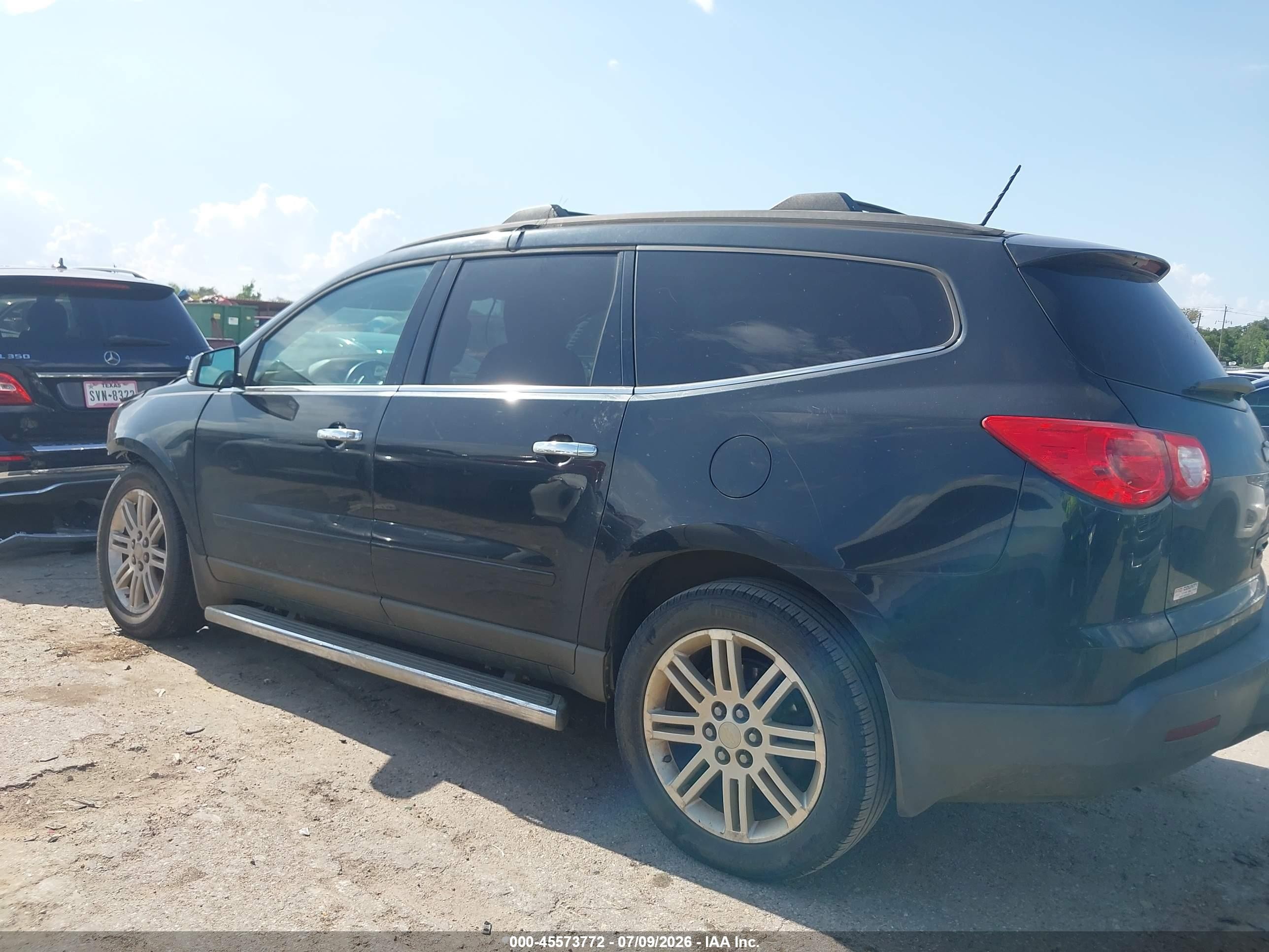 2011 Chevrolet Traverse Lt W/1lt Gray vin: 1GNKRGED9BJ386490