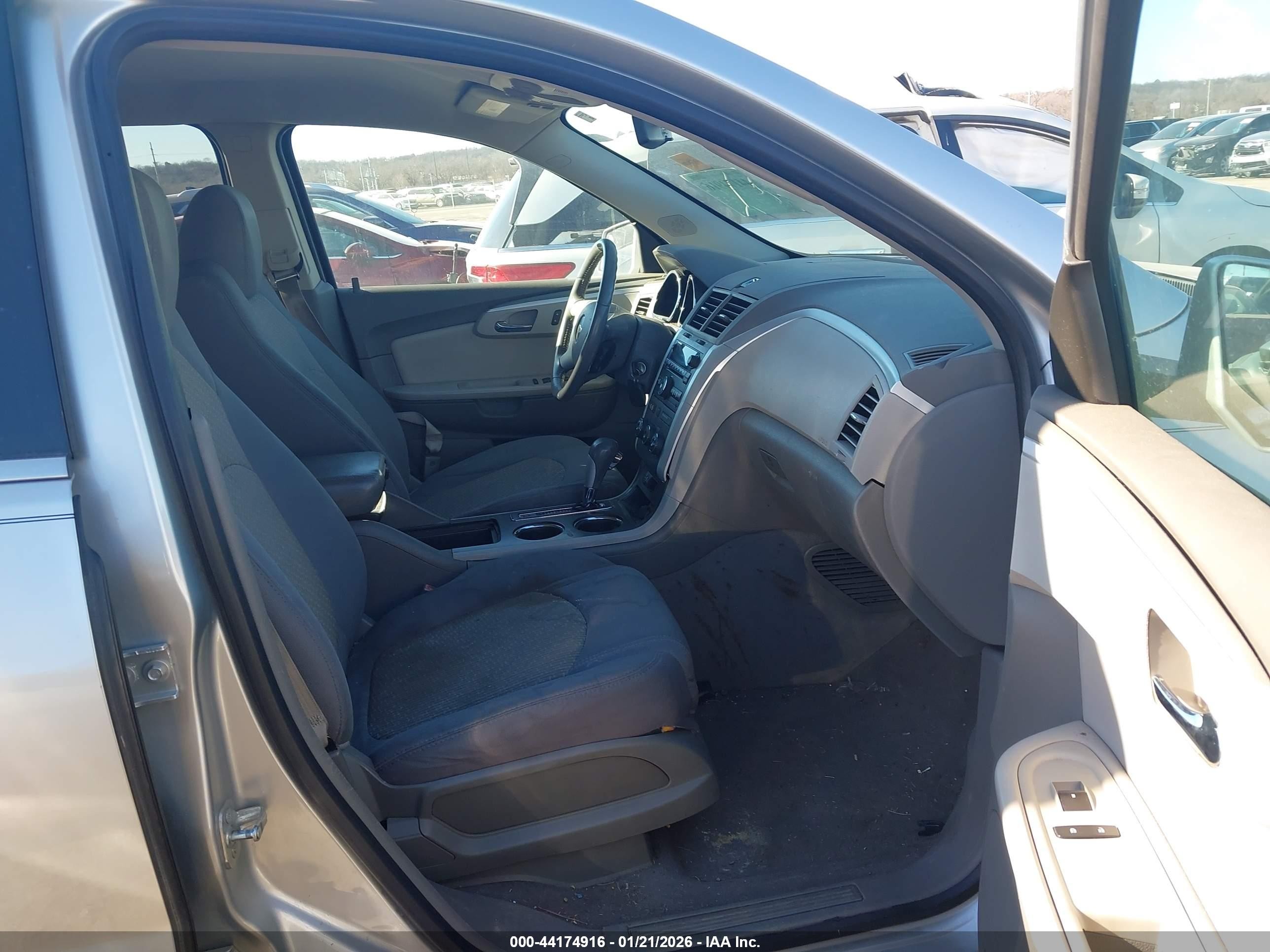 2012 Chevrolet Traverse 1lt Silver vin: 1GNKRGEDXCJ241069