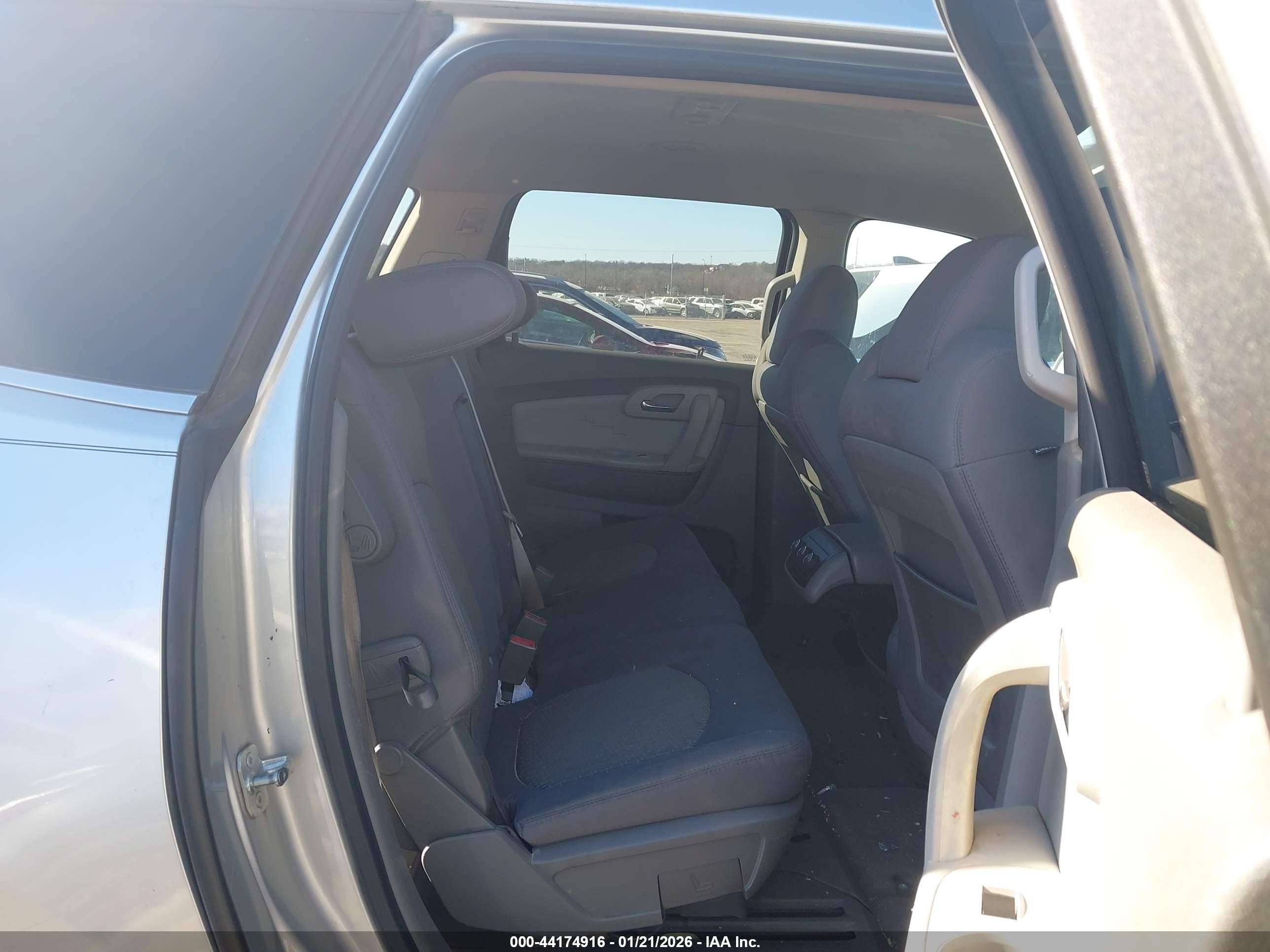 2012 Chevrolet Traverse 1lt Silver vin: 1GNKRGEDXCJ241069