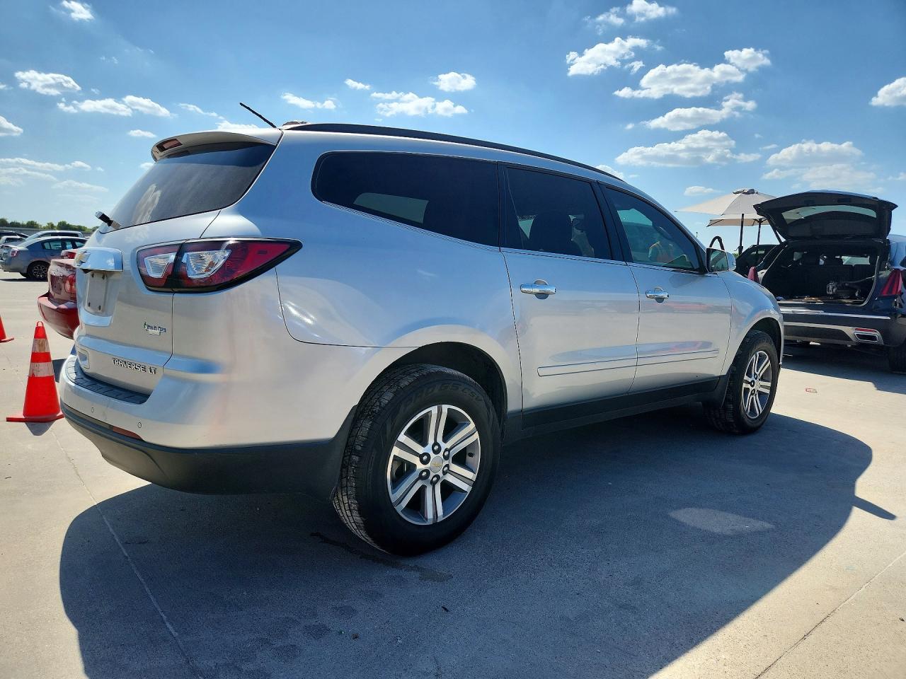 2015 Chevrolet Traverse Lt Серебряный vin: 1GNKRGKD1FJ282795
