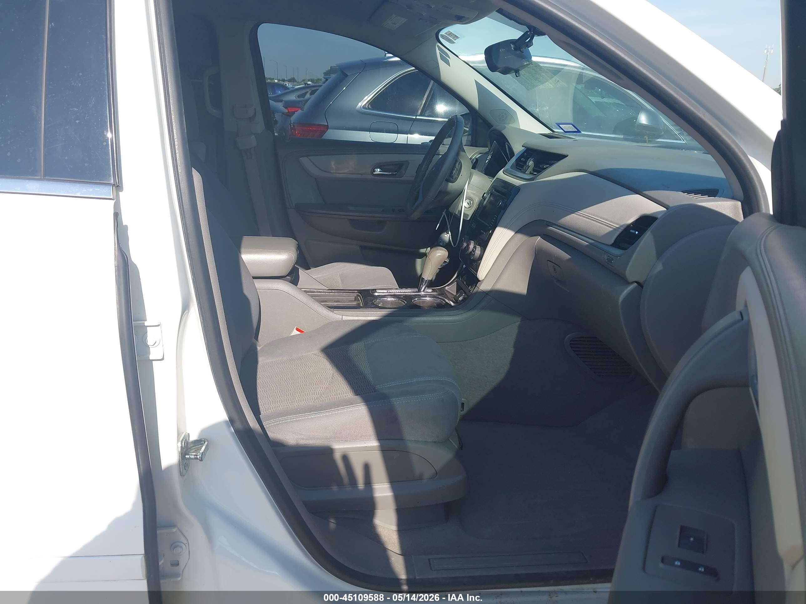 2015 Chevrolet Traverse 1lt White vin: 1GNKRGKD1FJ326875