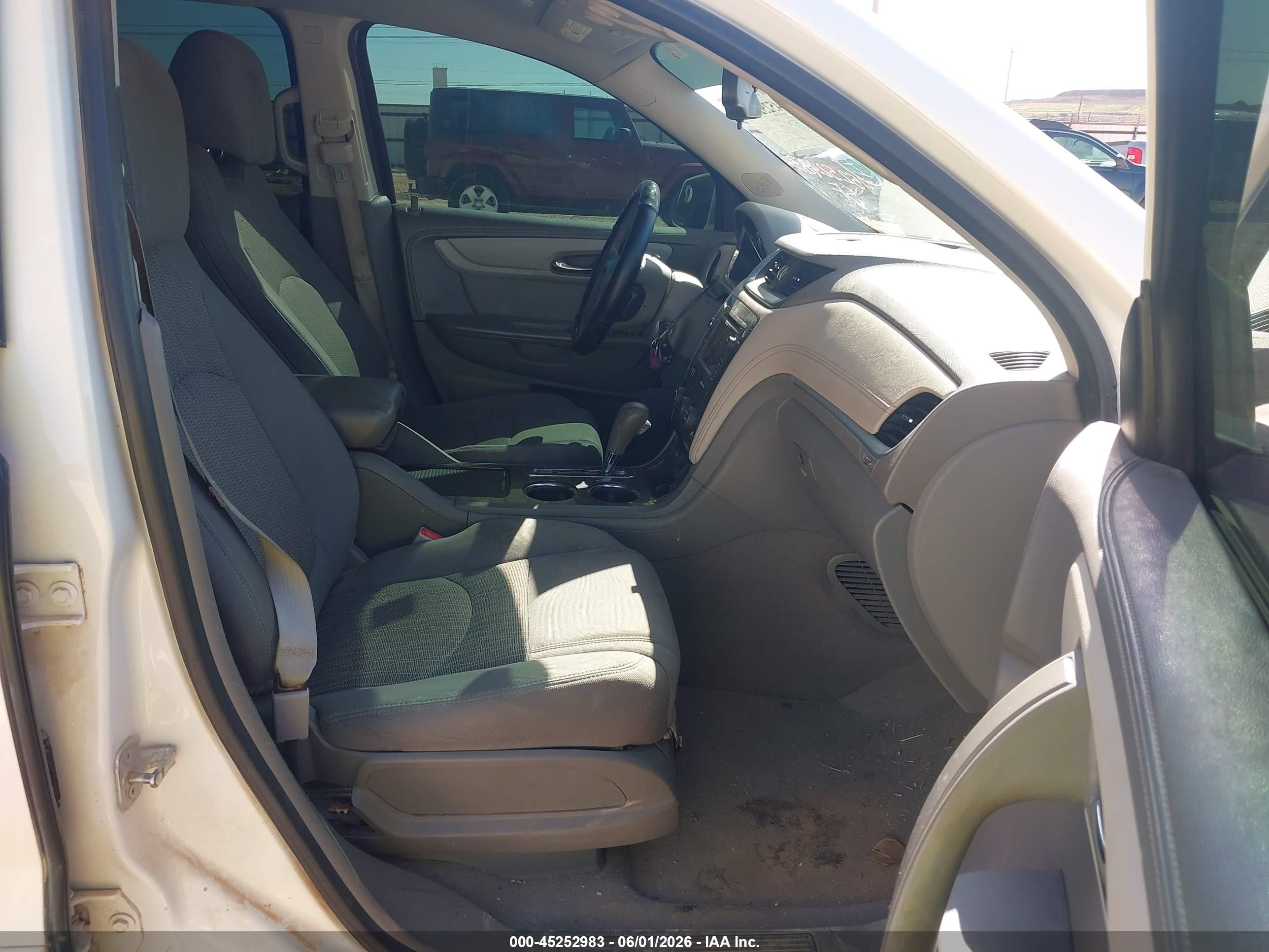 2014 Chevrolet Traverse 1lt White vin: 1GNKRGKD2EJ342856