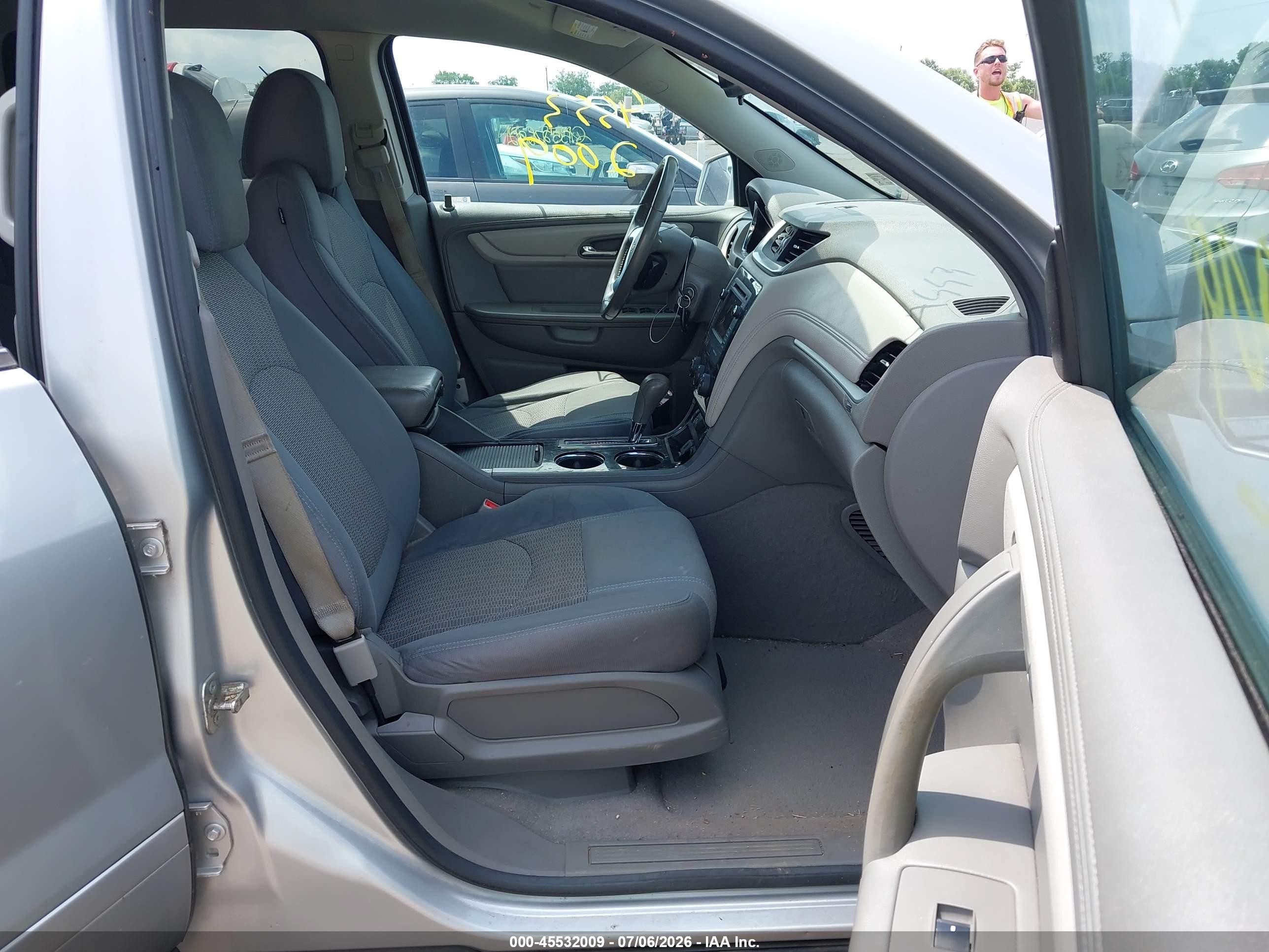 2015 Chevrolet Traverse Lt Серебряный vin: 1GNKRGKD3FJ298738