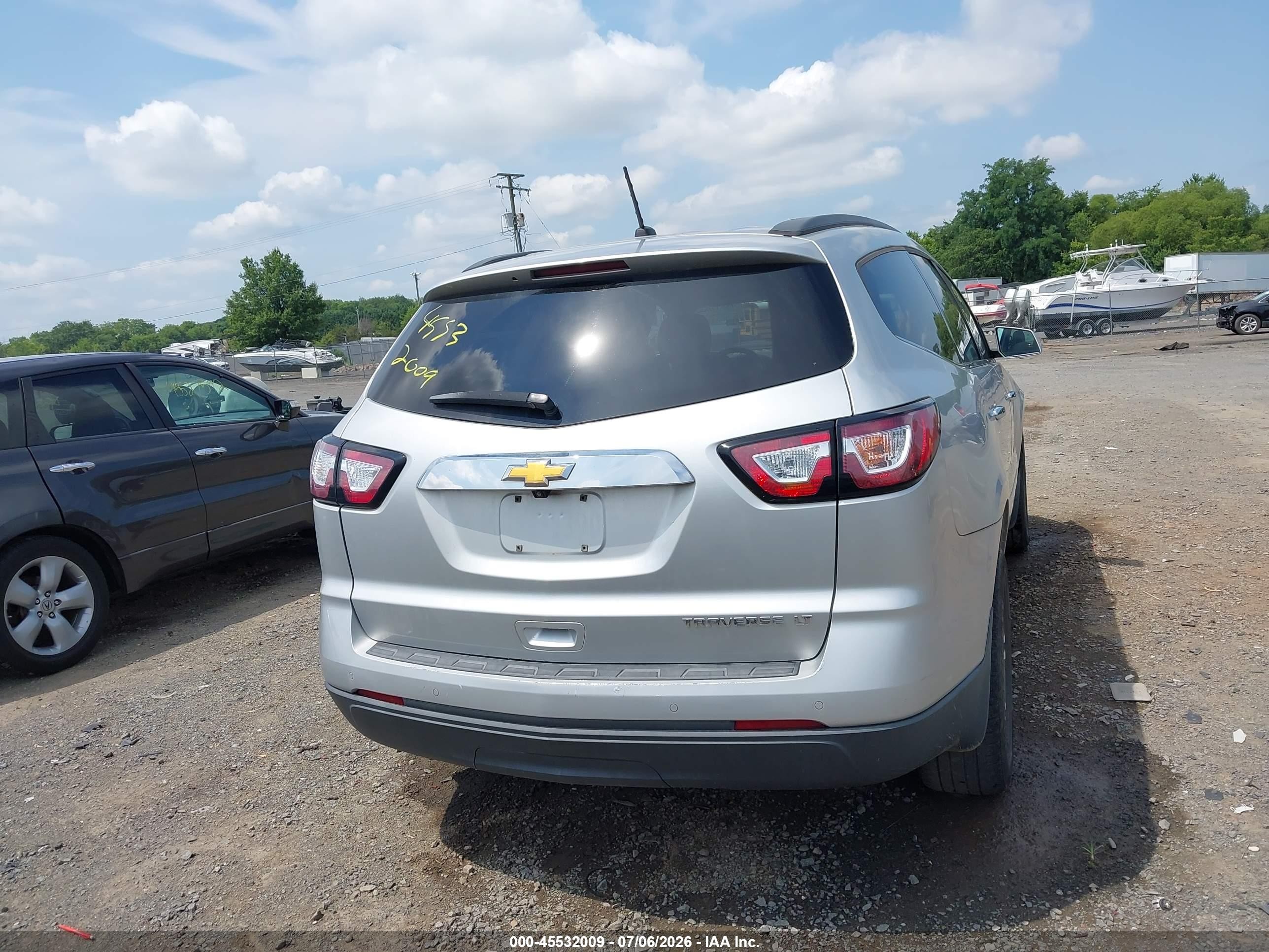 2015 Chevrolet Traverse Lt Серебряный vin: 1GNKRGKD3FJ298738